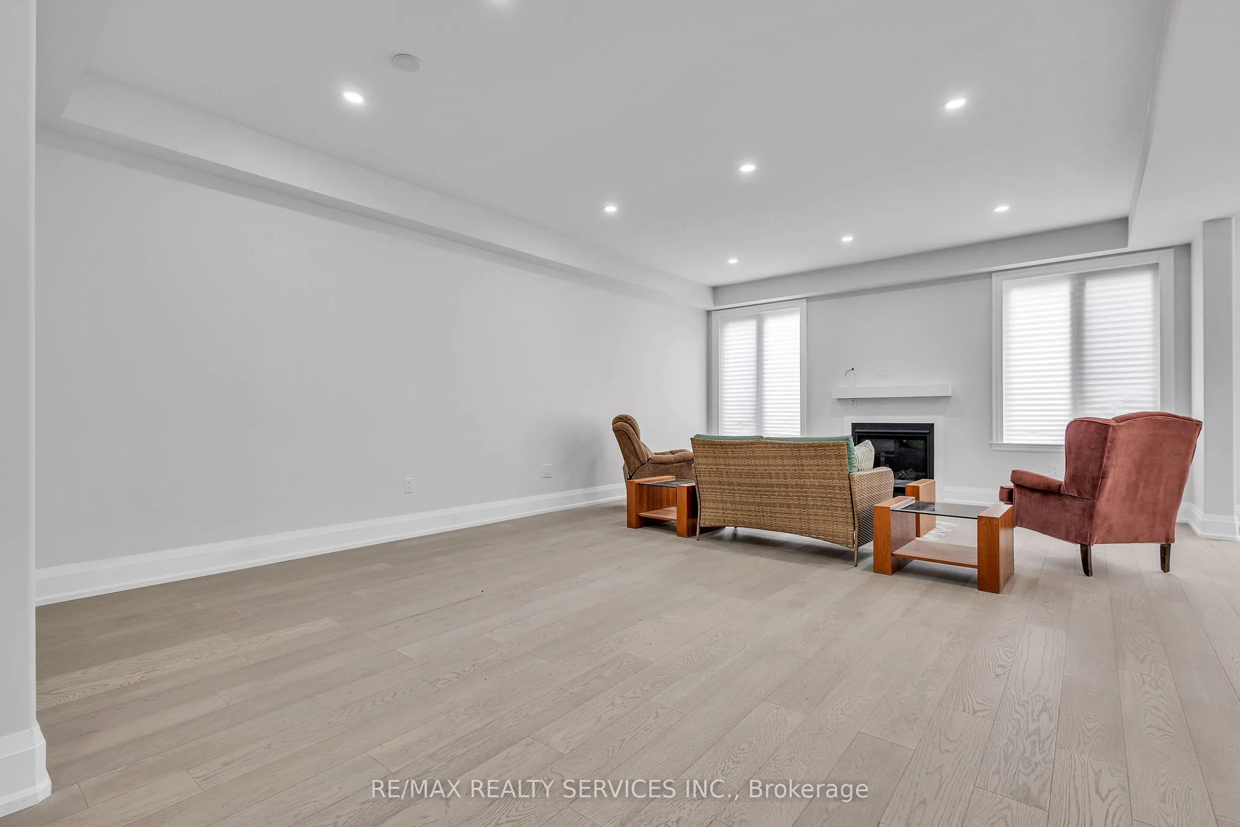 44 Albert Street W