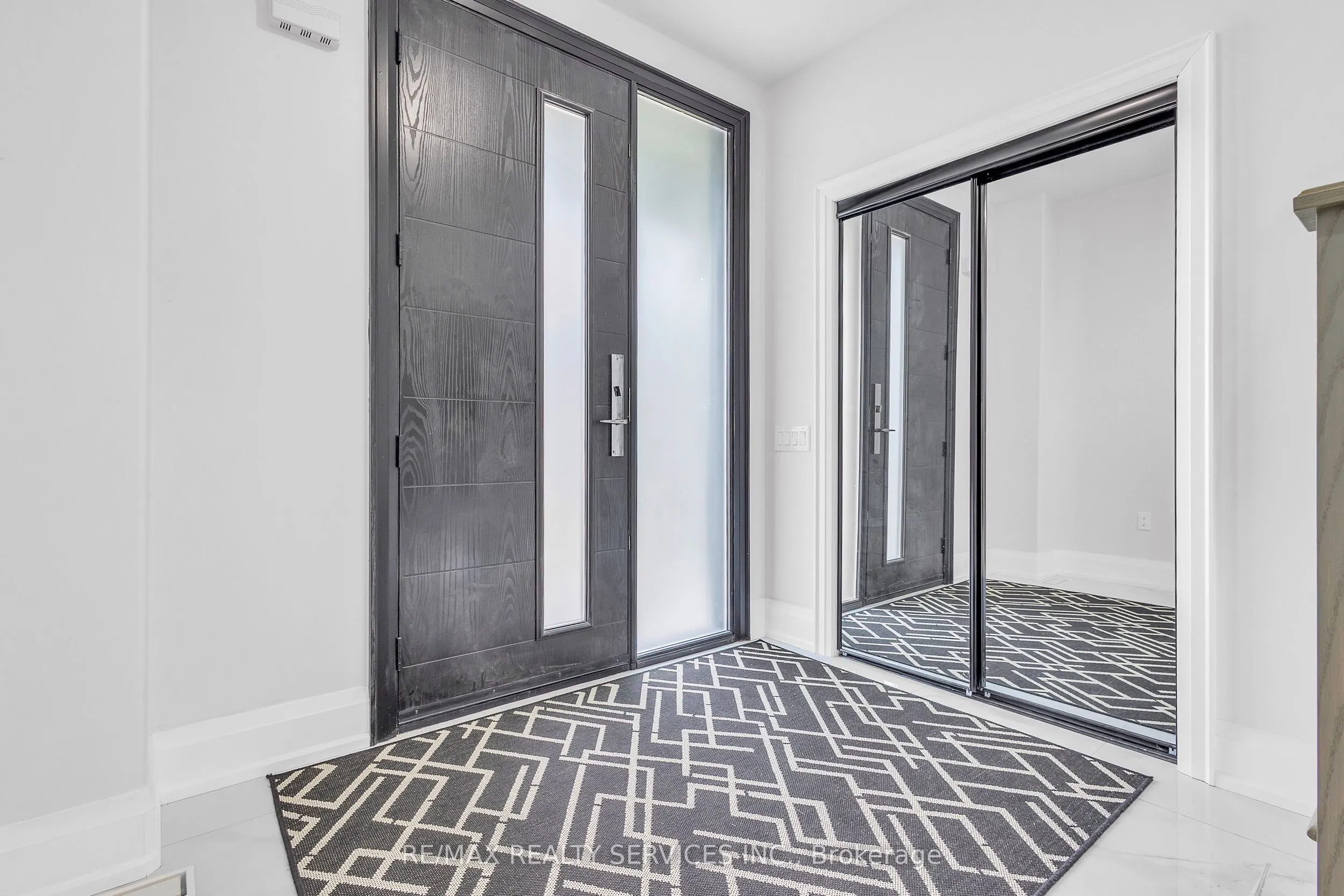 44 Albert Street W