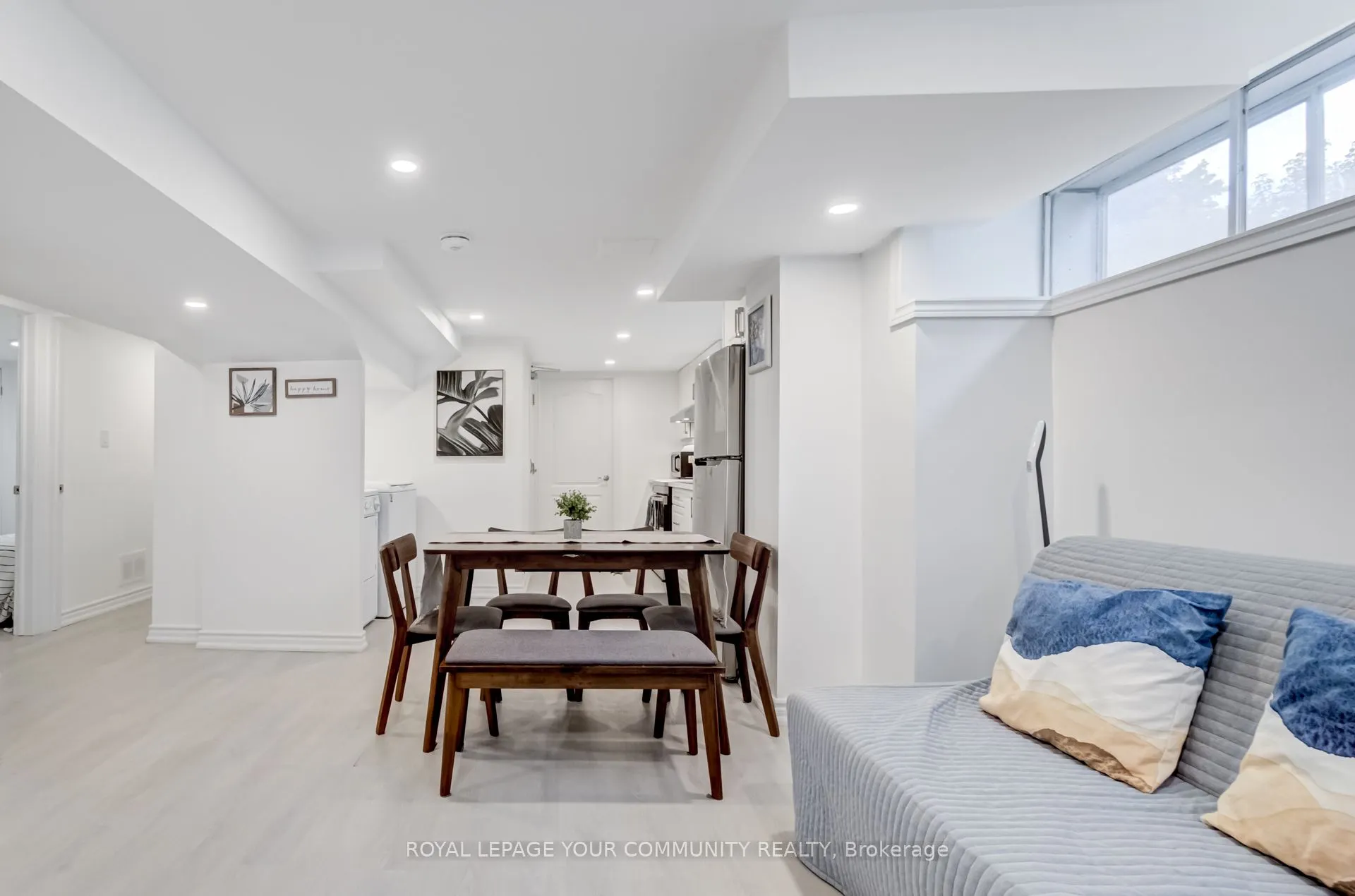 394 Paliser Crescent N, #basement