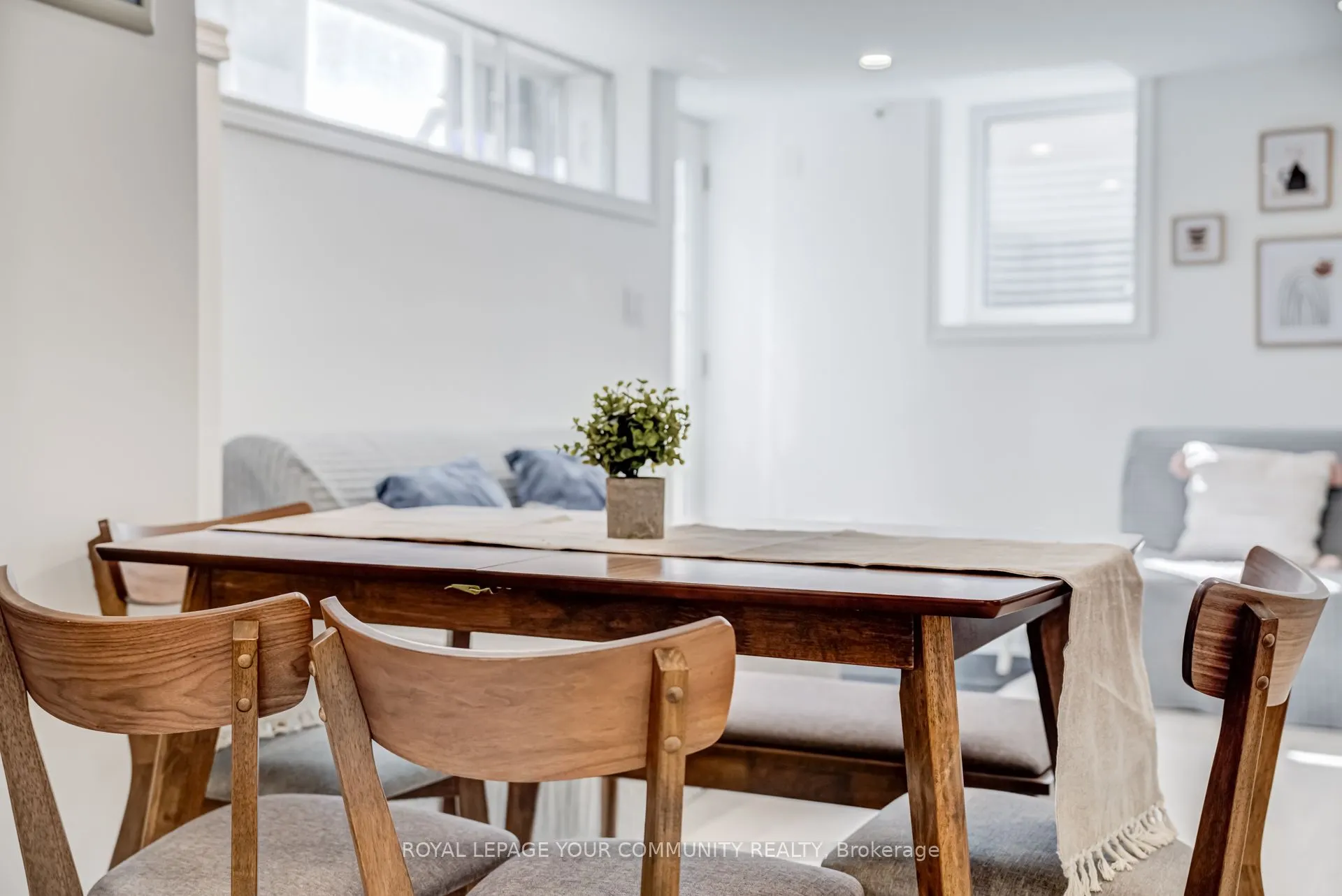 394 Paliser Crescent N, #basement