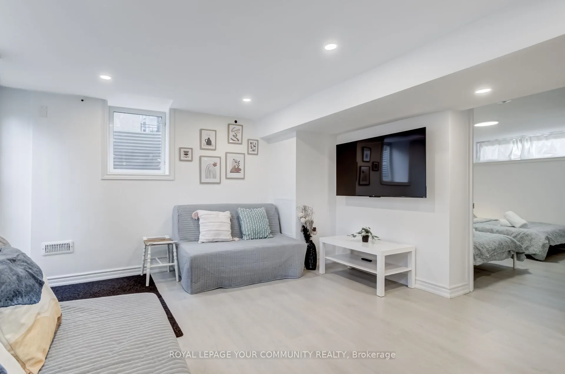 394 Paliser Crescent N, #basement