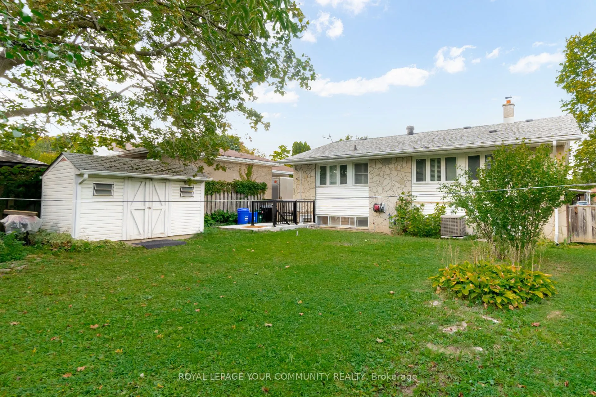 394 Paliser Crescent N, #basement