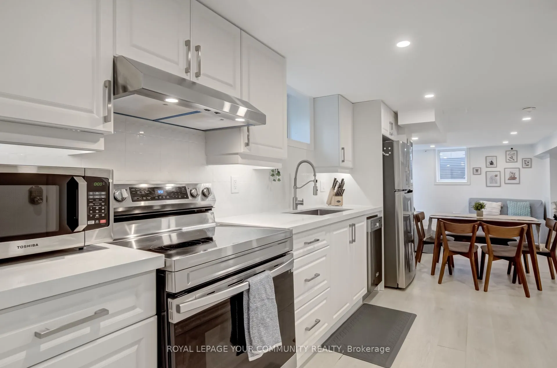 394 Paliser Crescent N, #basement