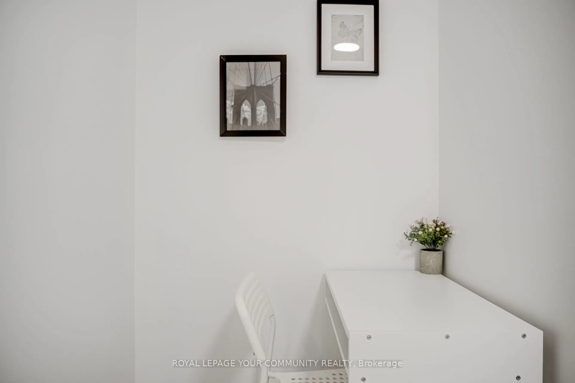 394 Paliser Crescent N, #basement