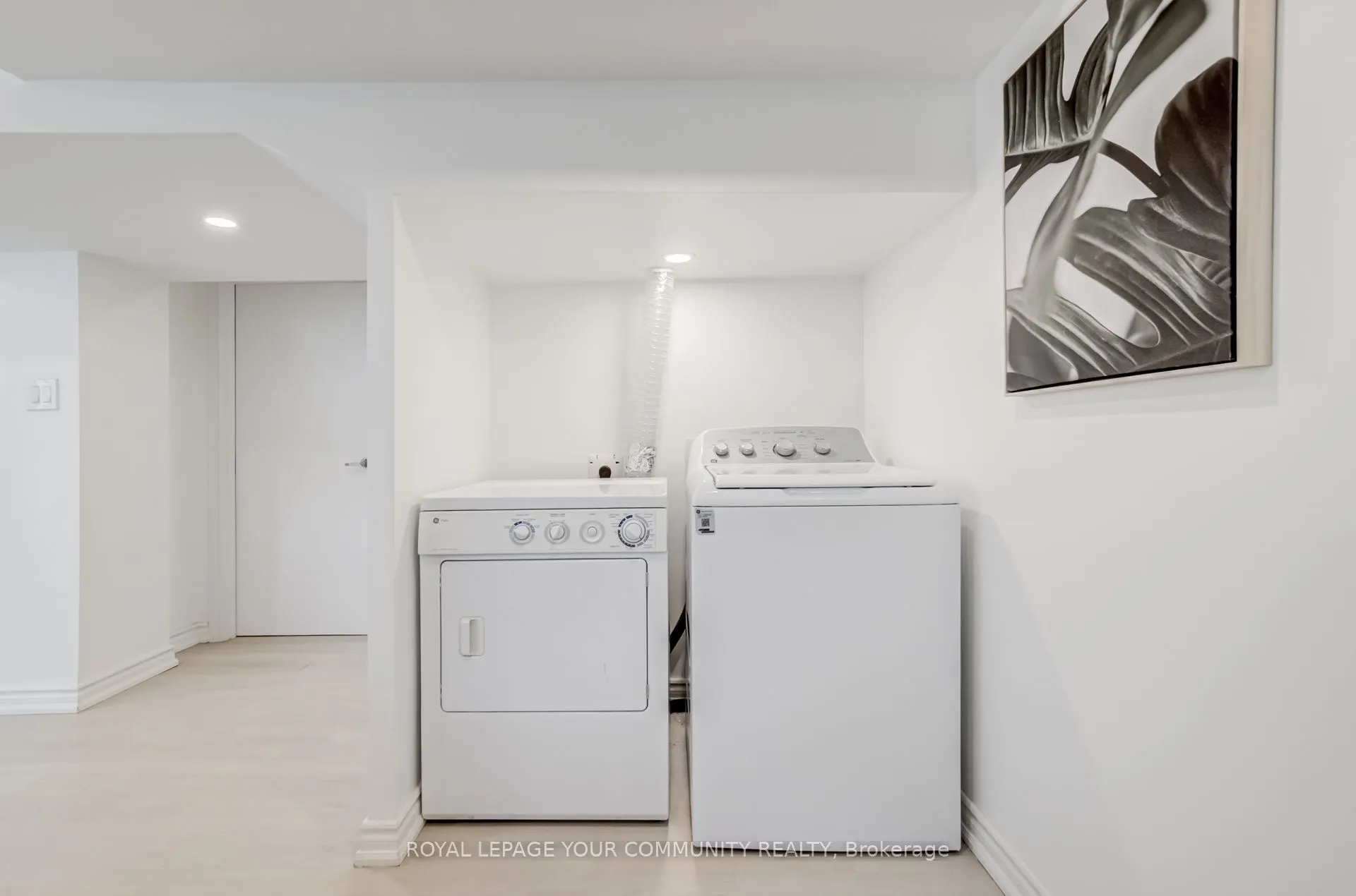 394 Paliser Crescent N, #basement