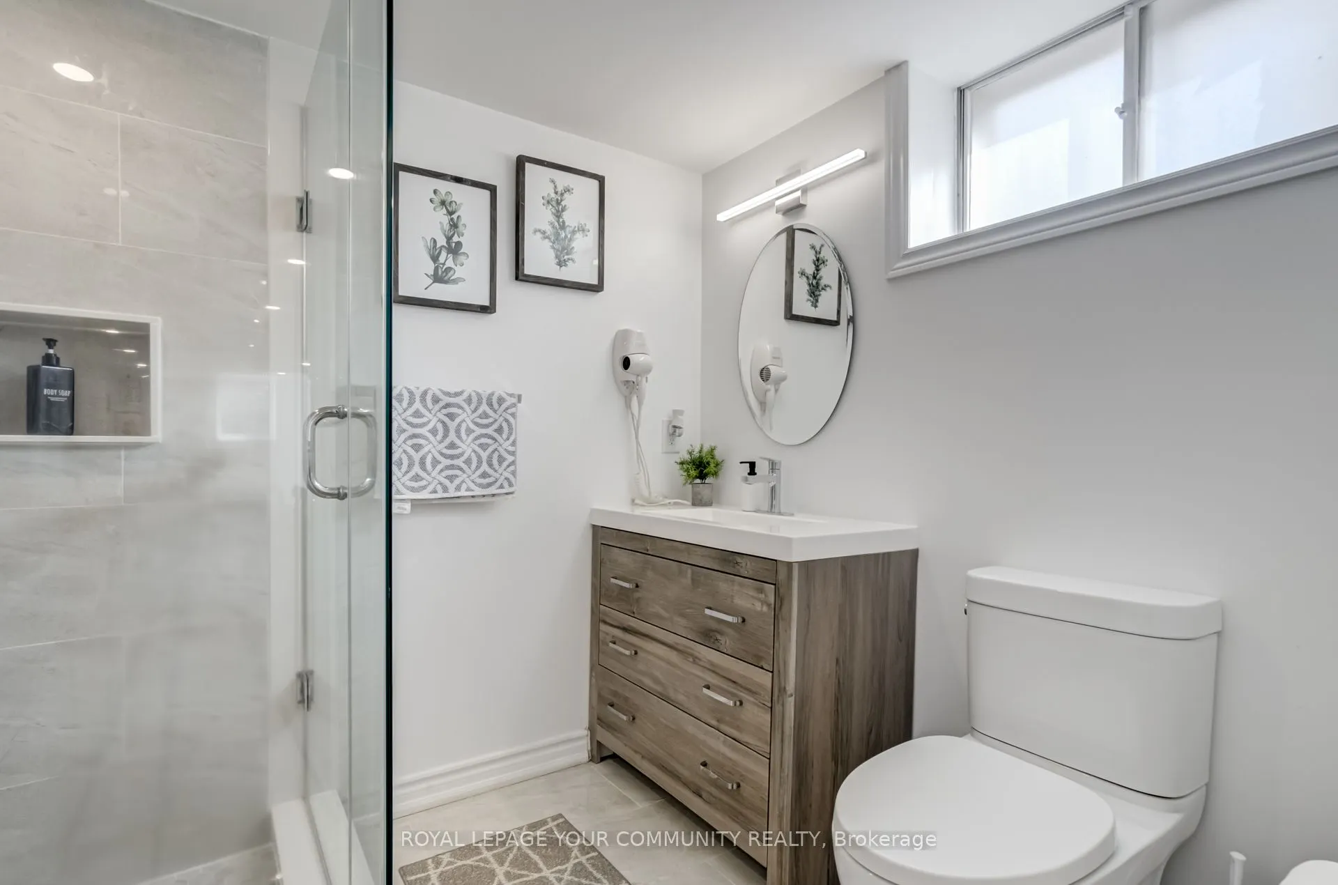 394 Paliser Crescent N, #basement
