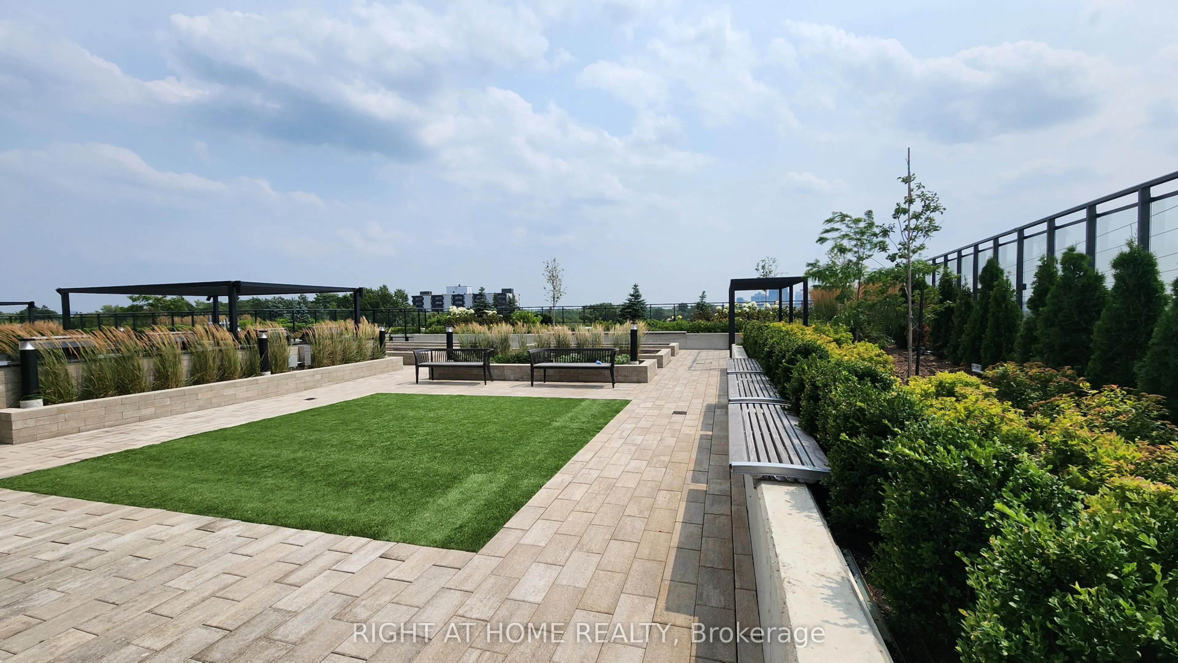1 Grandview Avenue, #PH03