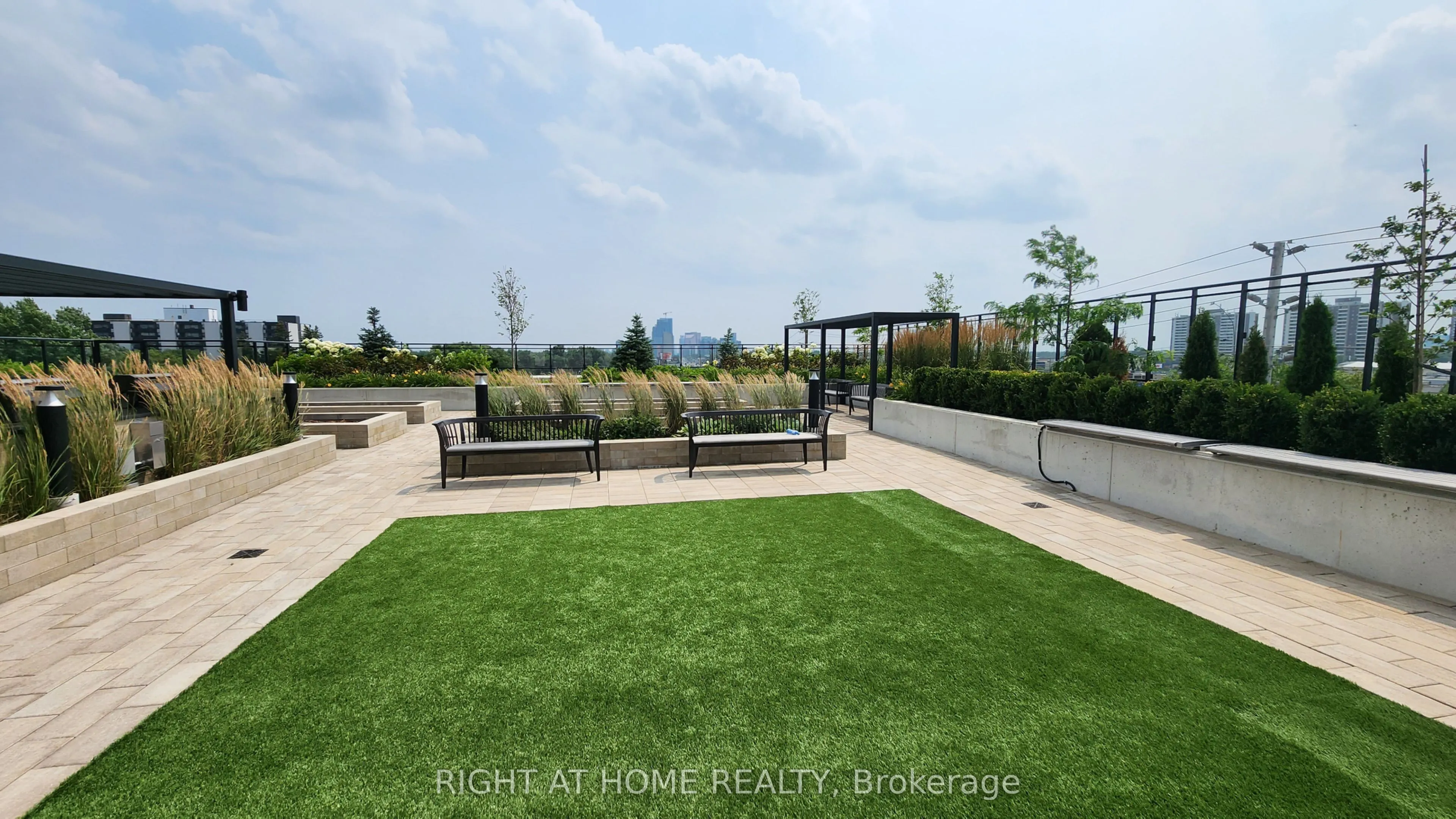 1 Grandview Avenue, #PH03