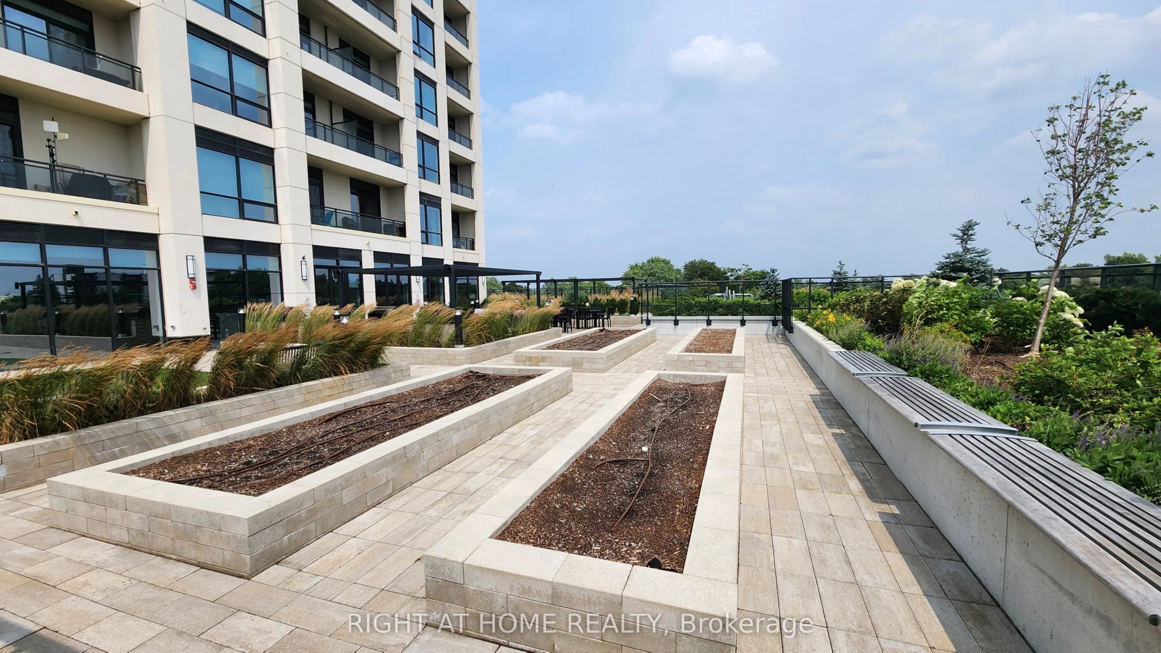1 Grandview Avenue, #PH03