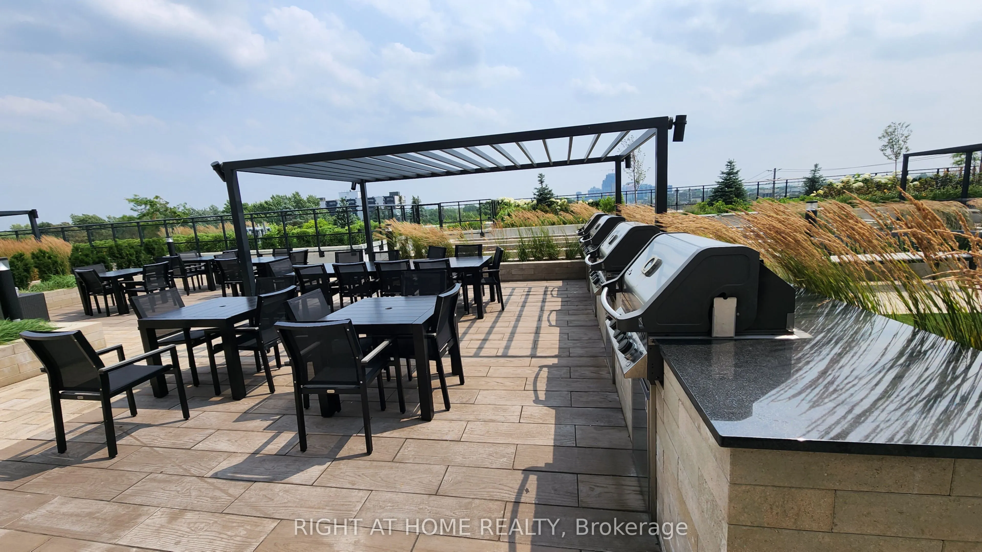 1 Grandview Avenue, #PH03
