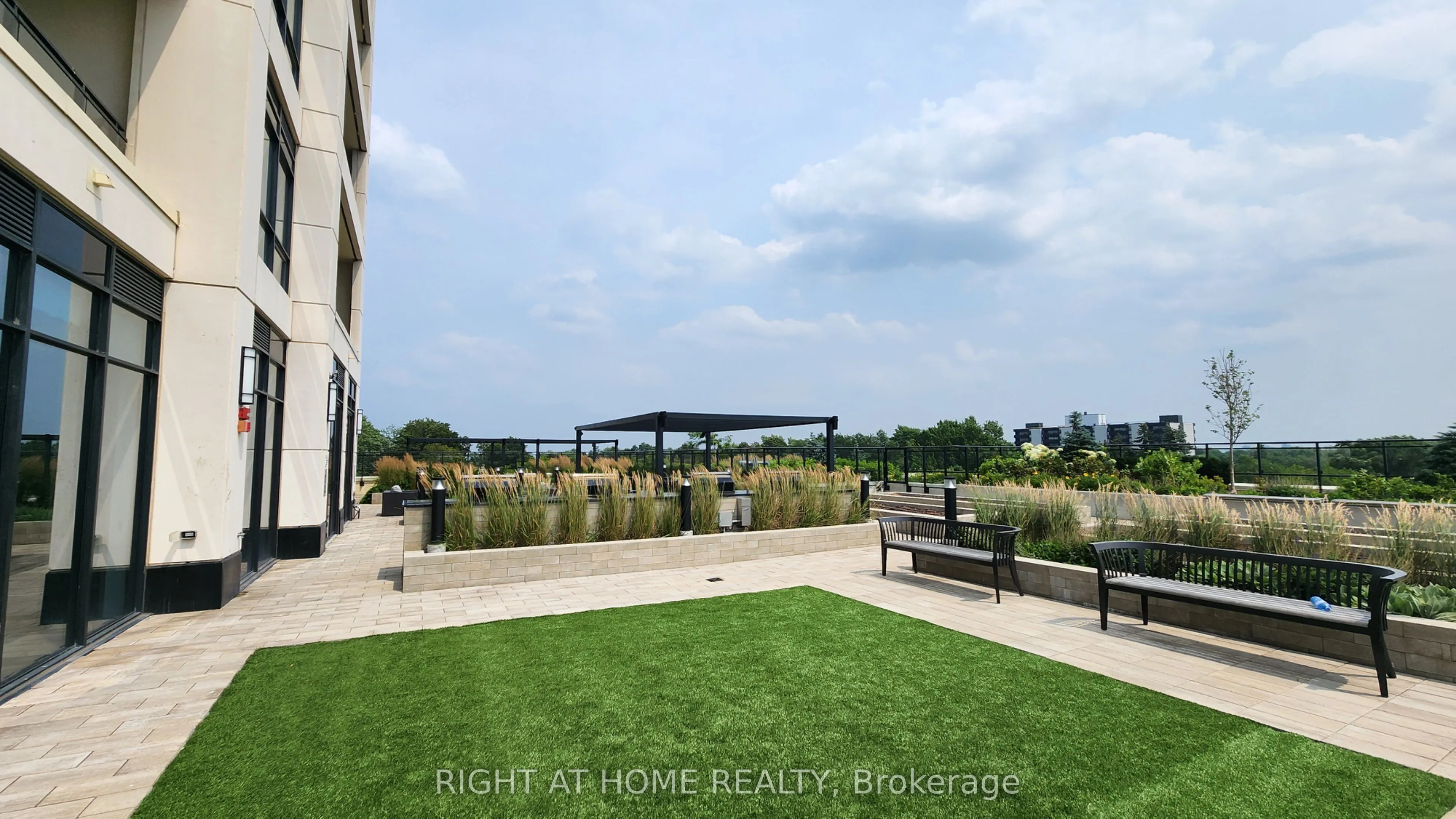 1 Grandview Avenue, #PH03