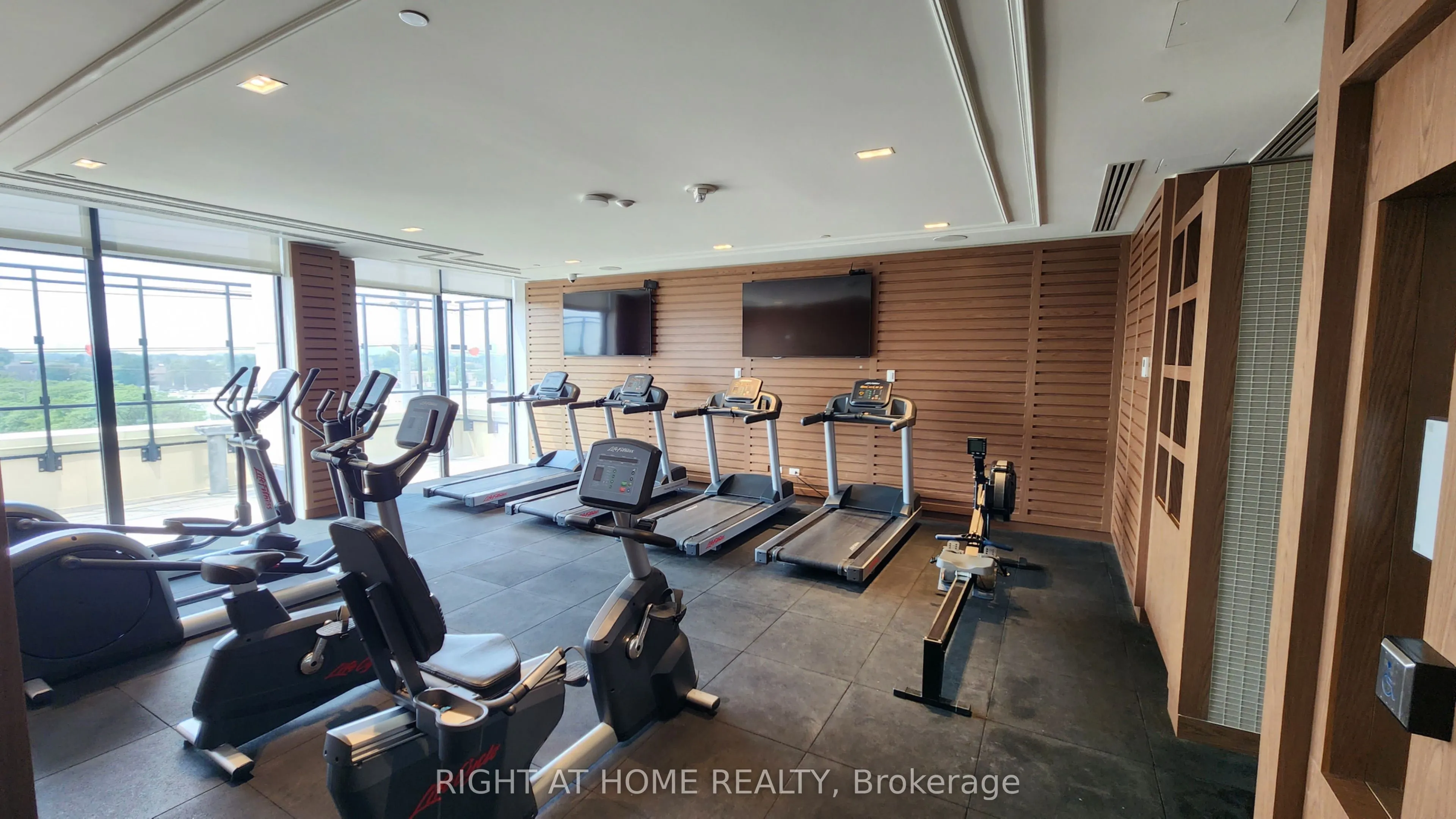 1 Grandview Avenue, #PH03