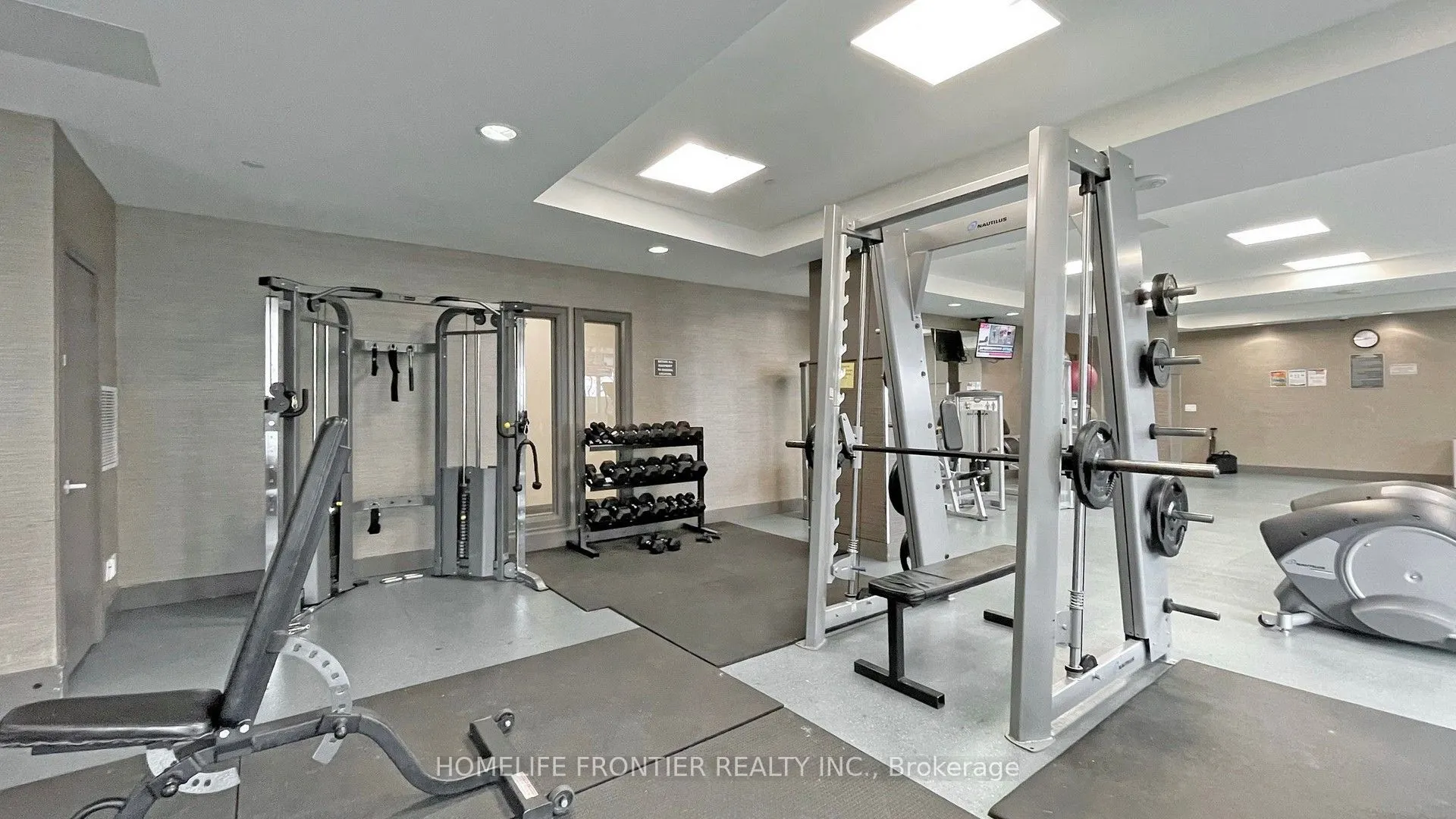 7171 Yonge Street, #806