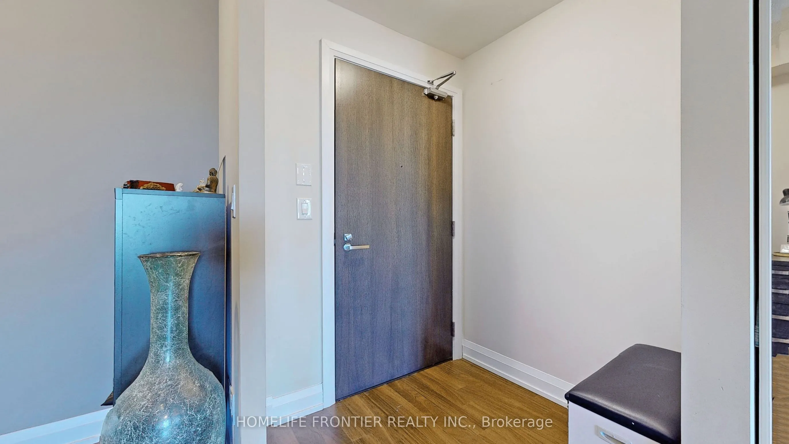 7171 Yonge Street, #806