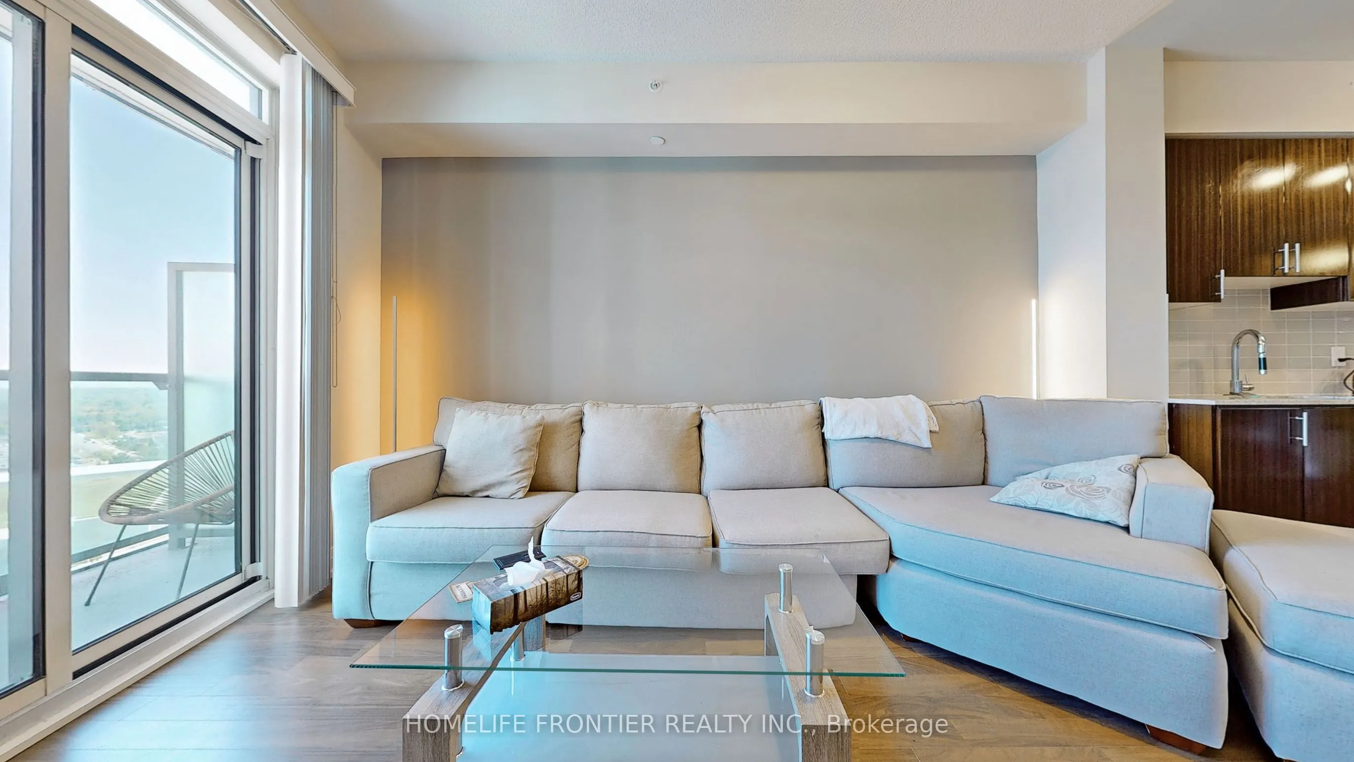 7171 Yonge Street, #806