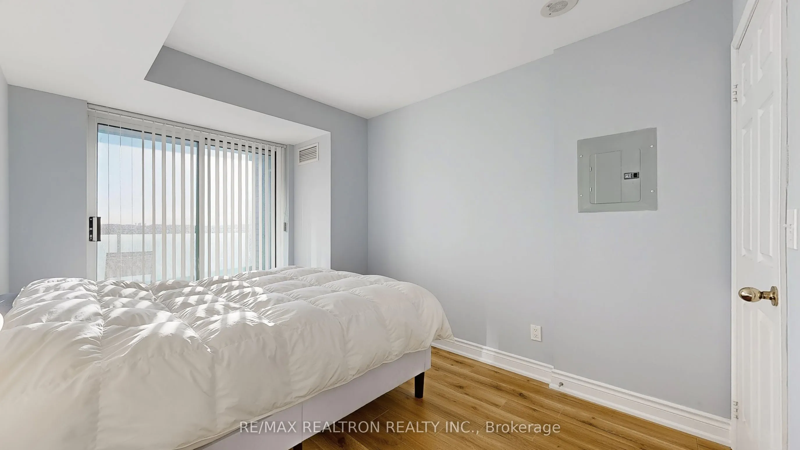 11 Oneida Crescent, #801