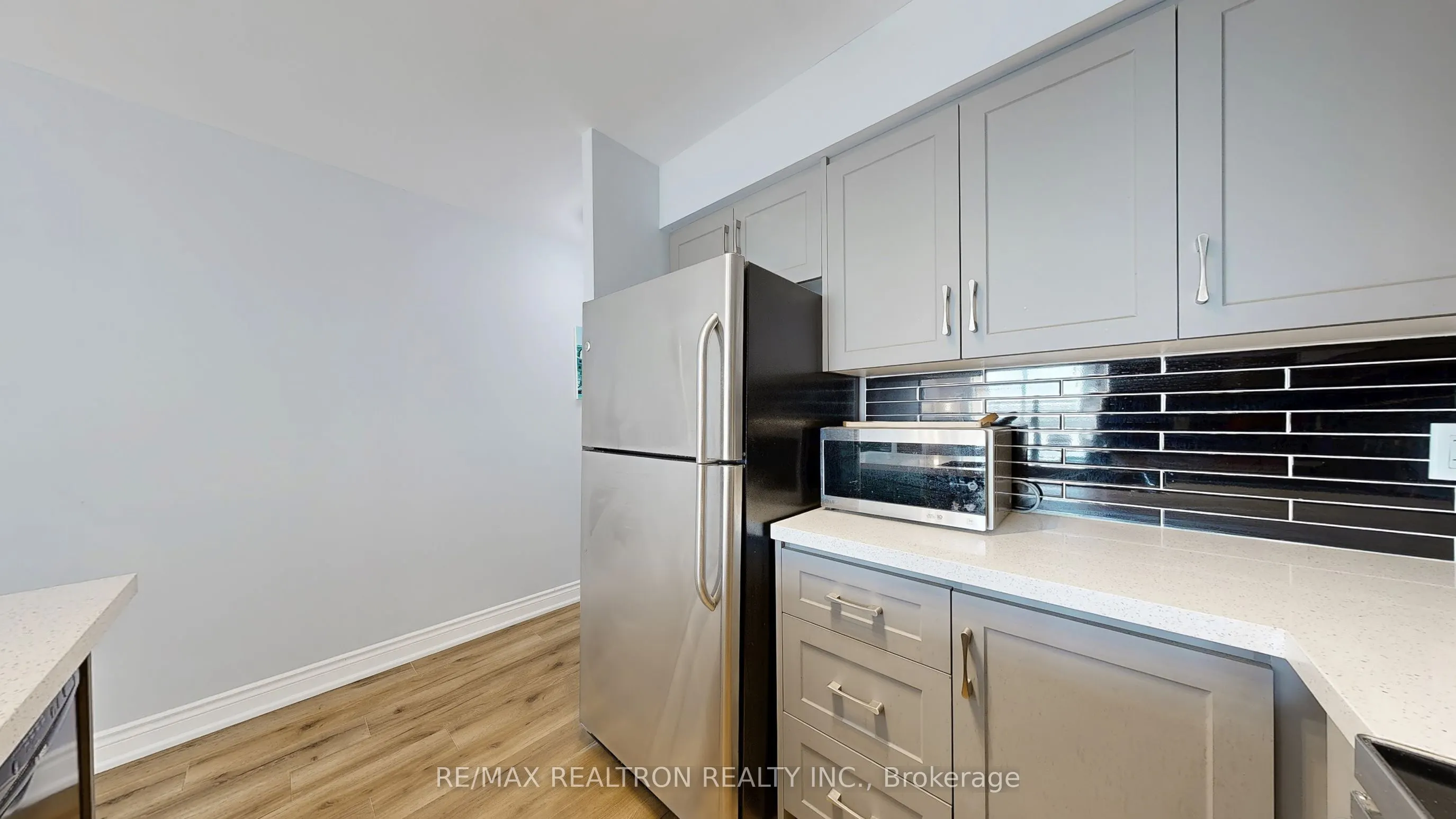 11 Oneida Crescent, #801