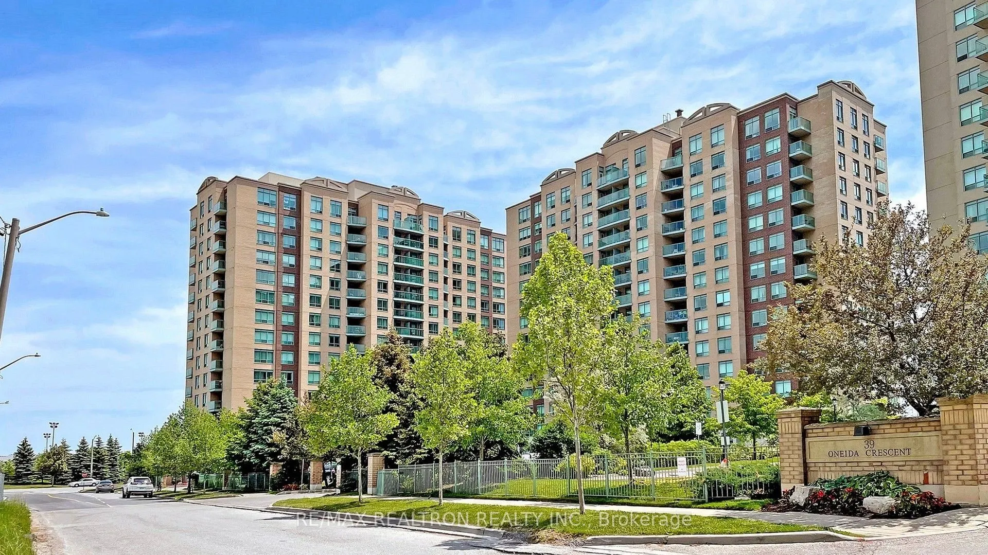 11 Oneida Crescent, #801
