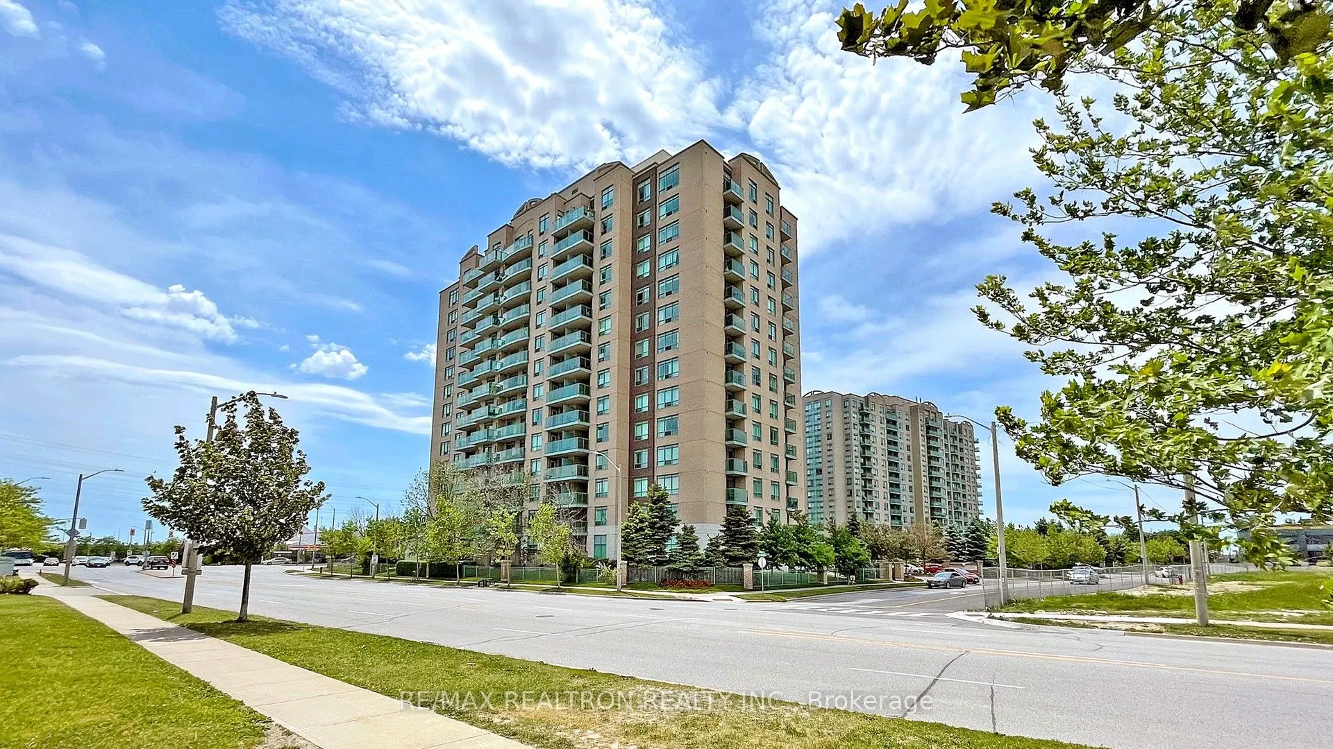 11 Oneida Crescent, #801