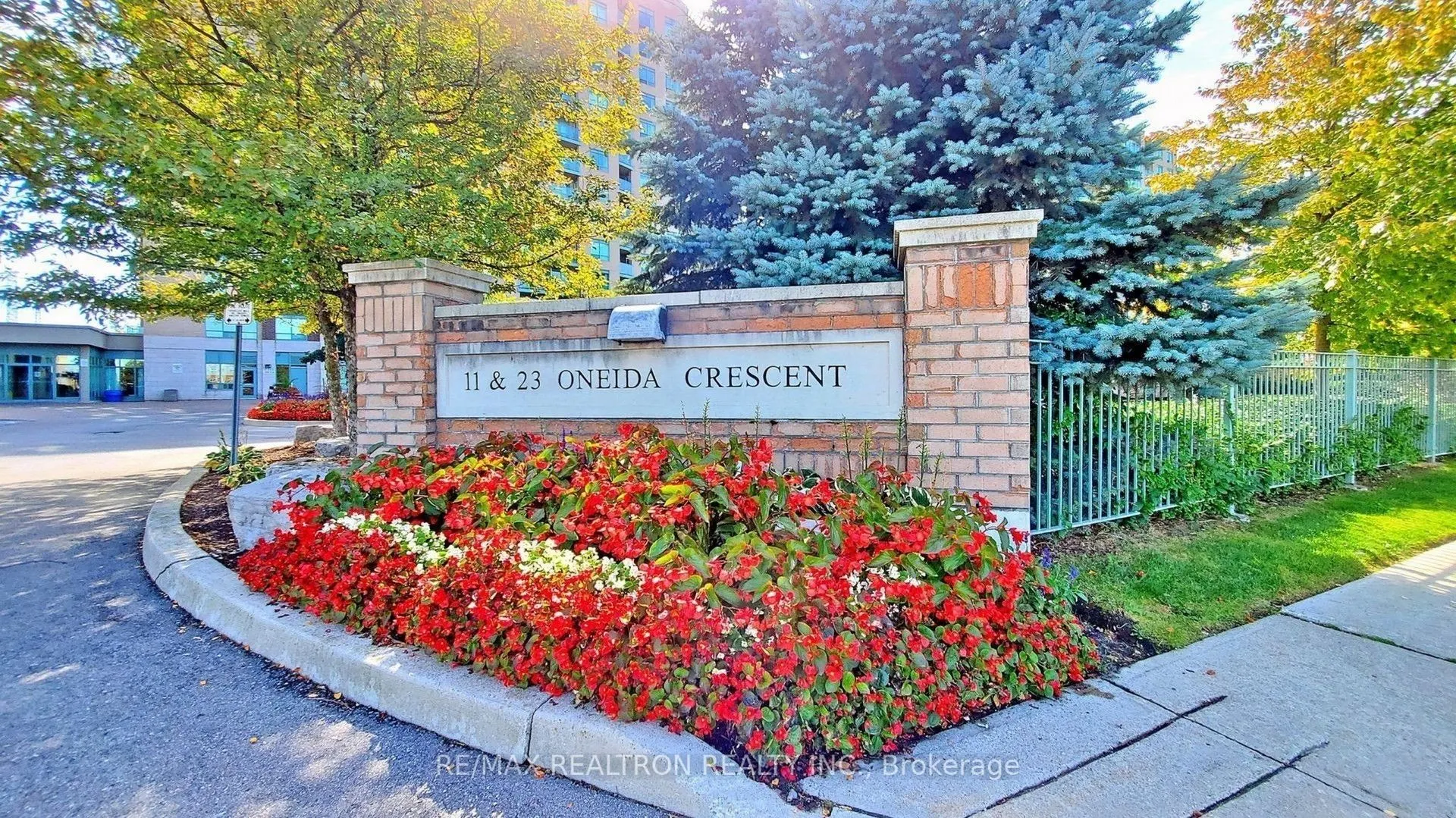 11 Oneida Crescent, #801