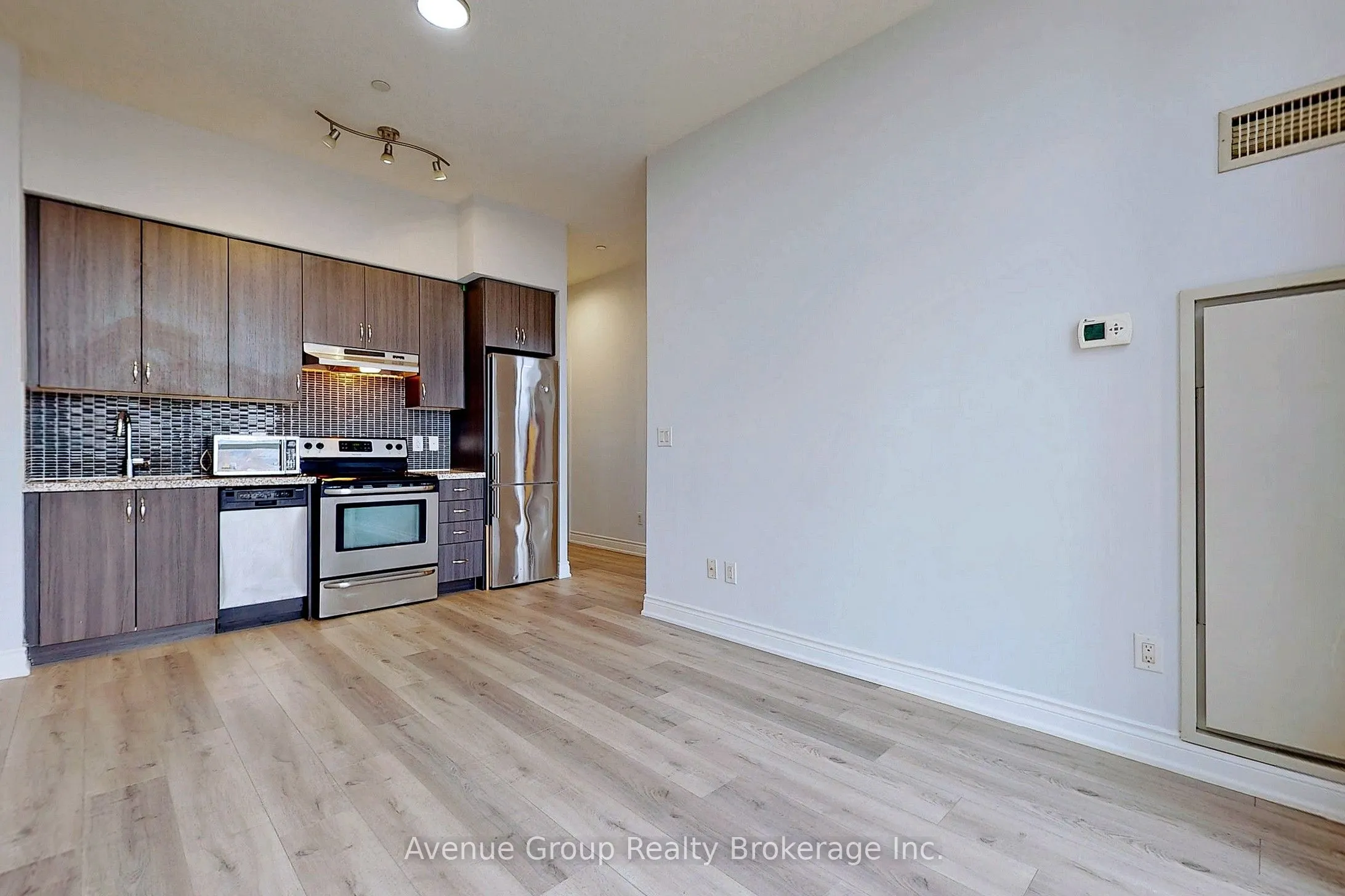 8763 Bayview Avenue W, #816