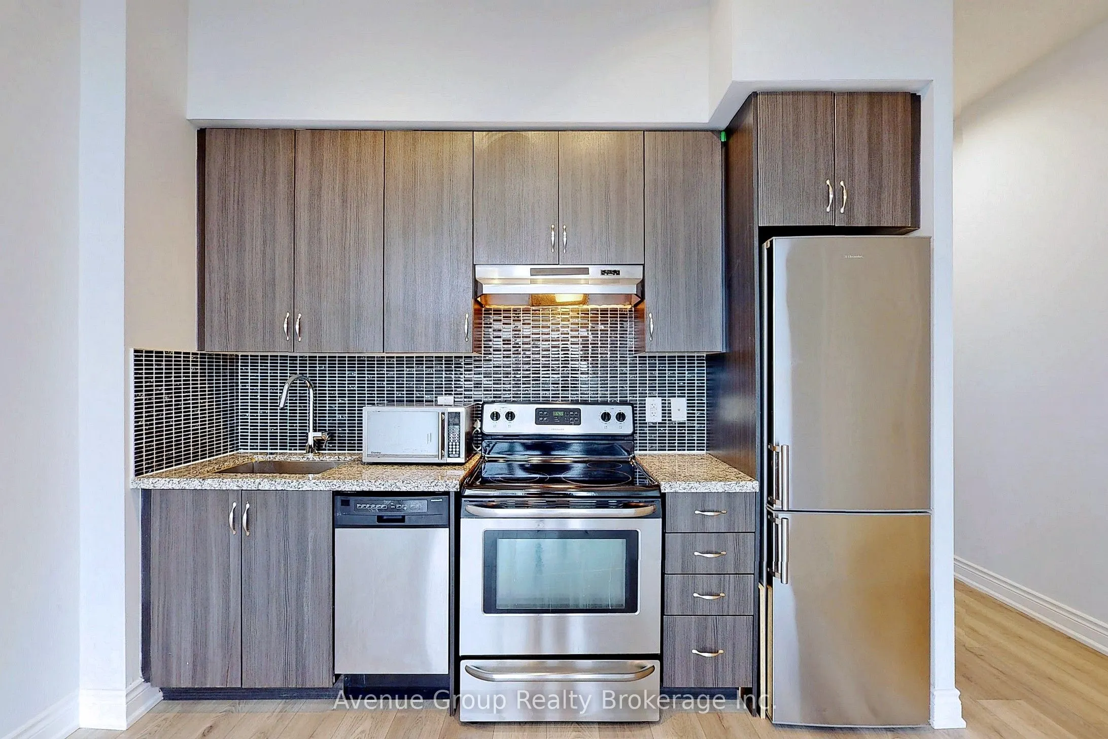 8763 Bayview Avenue W, #816