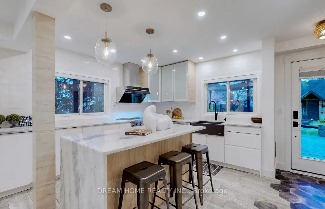 160 Olde Bayview Avenue, #Upper