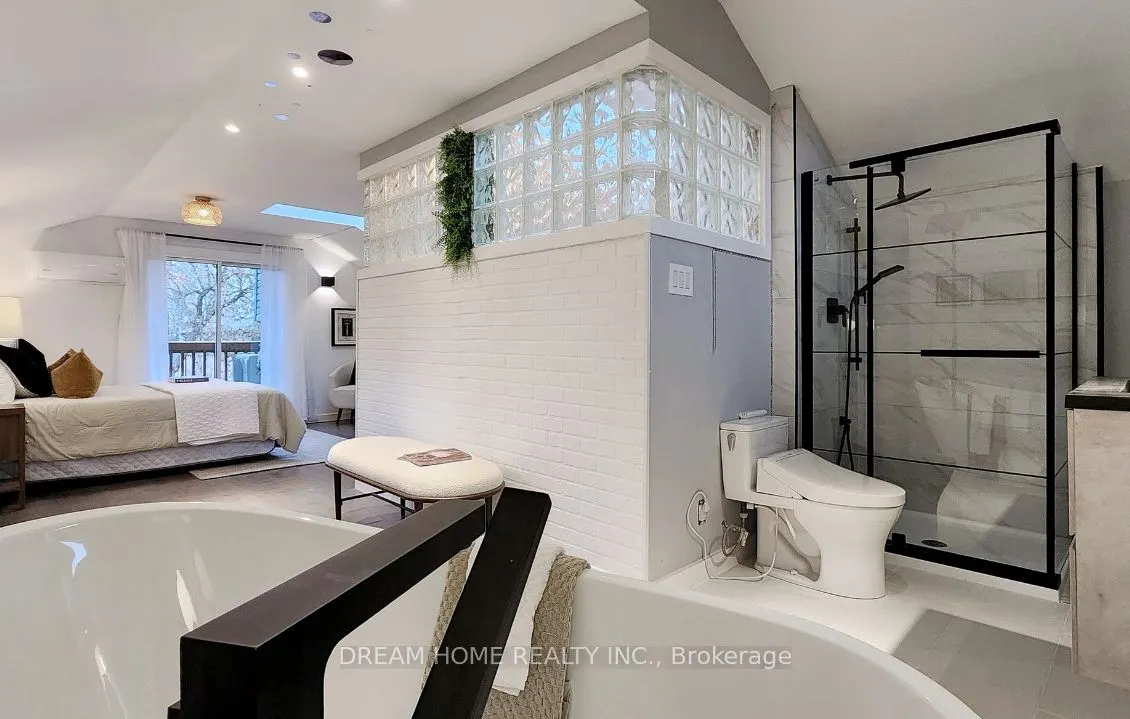 160 Olde Bayview Avenue, #Upper