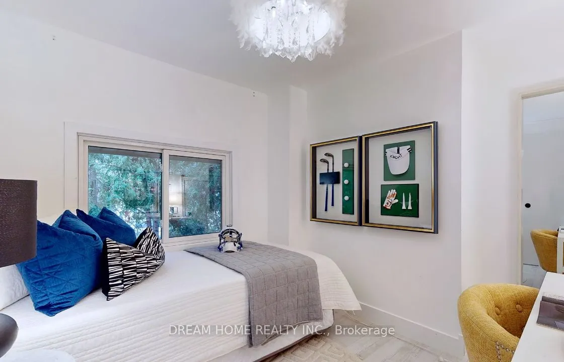 160 Olde Bayview Avenue, #Upper