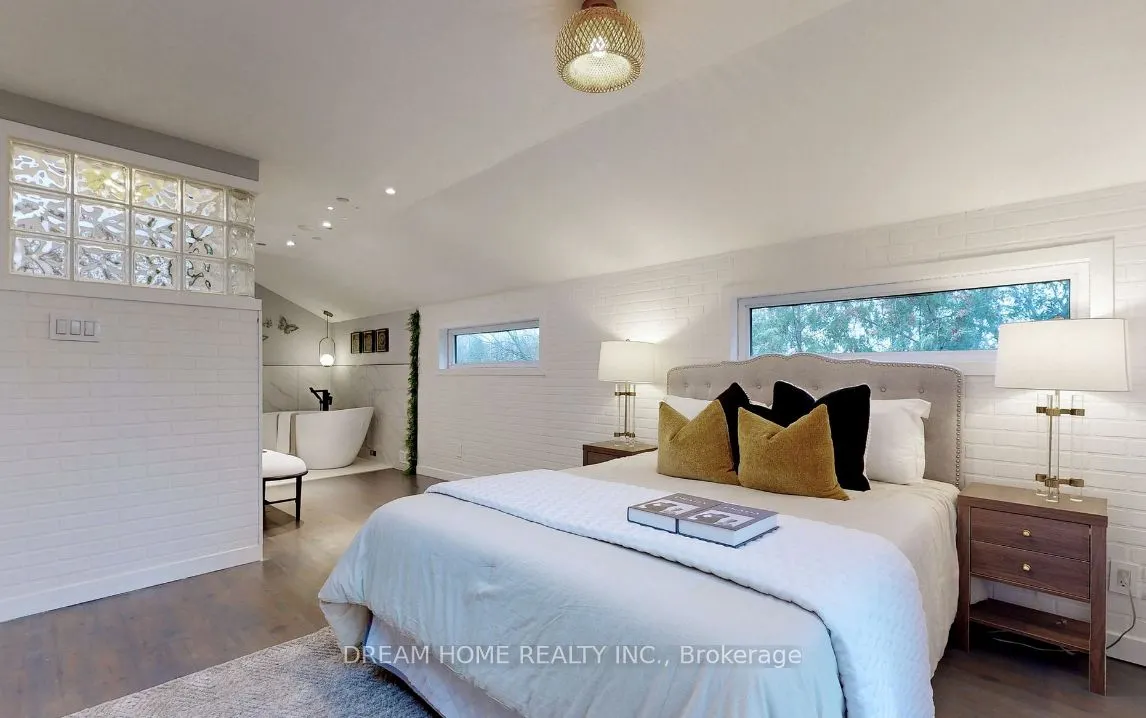 160 Olde Bayview Avenue, #Upper