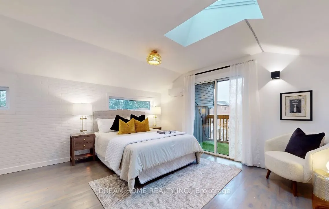 160 Olde Bayview Avenue, #Upper