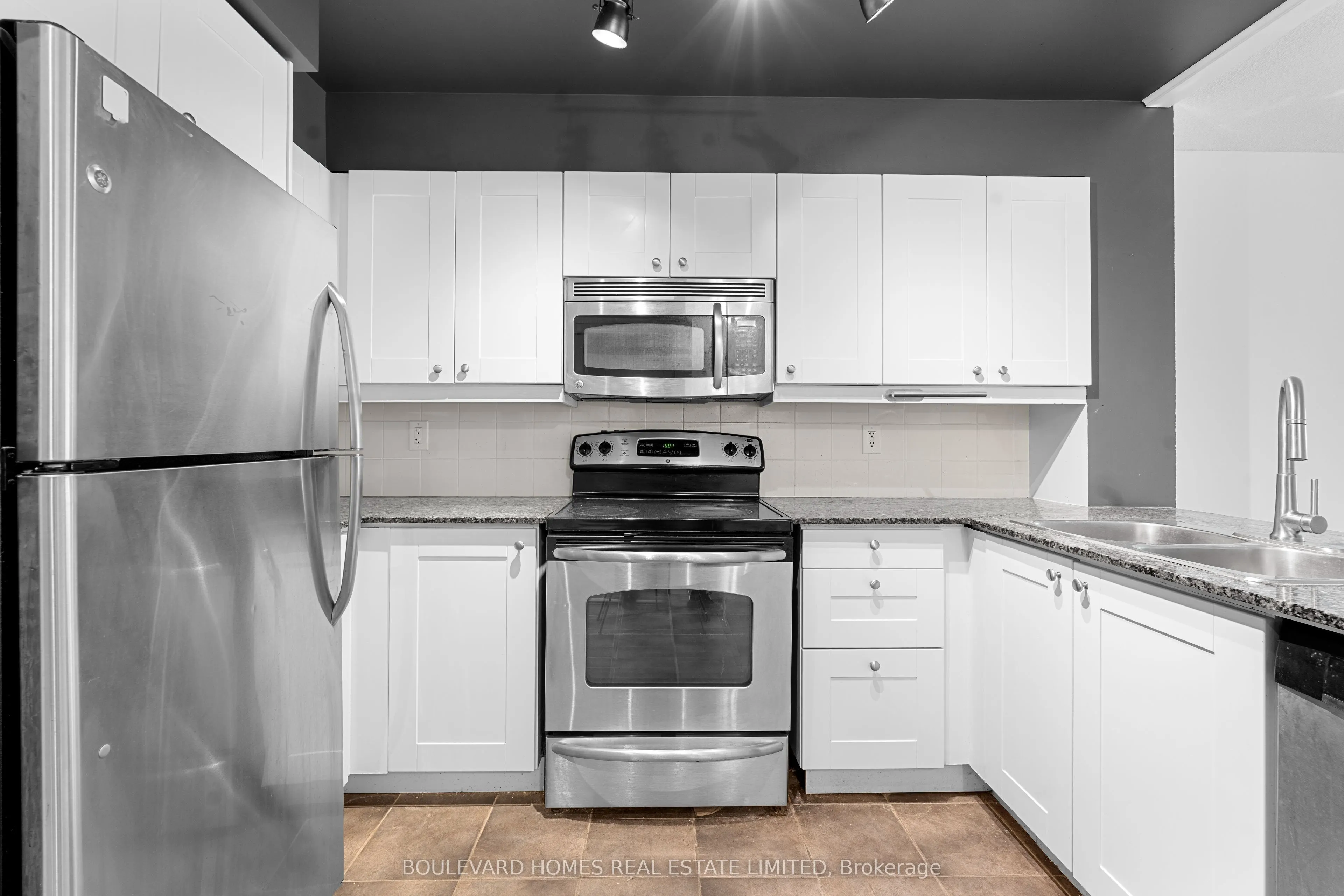 185 Oneida Crescent, #PH09