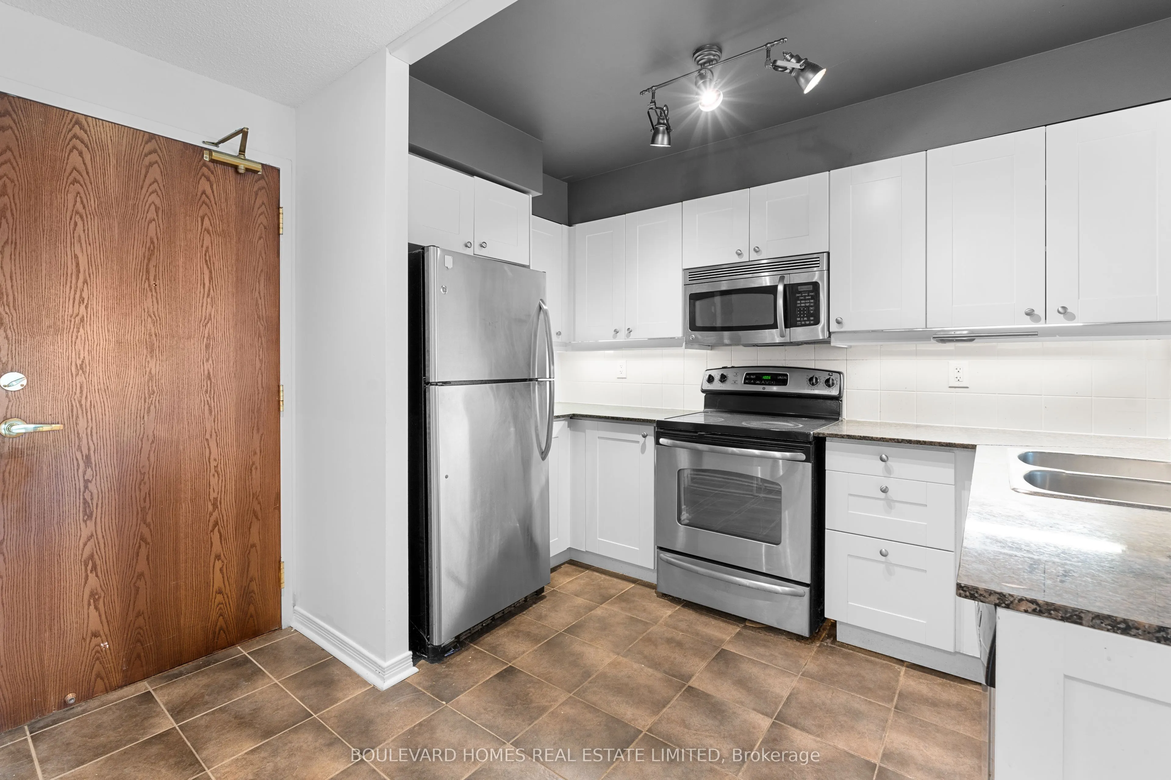 185 Oneida Crescent, #PH09