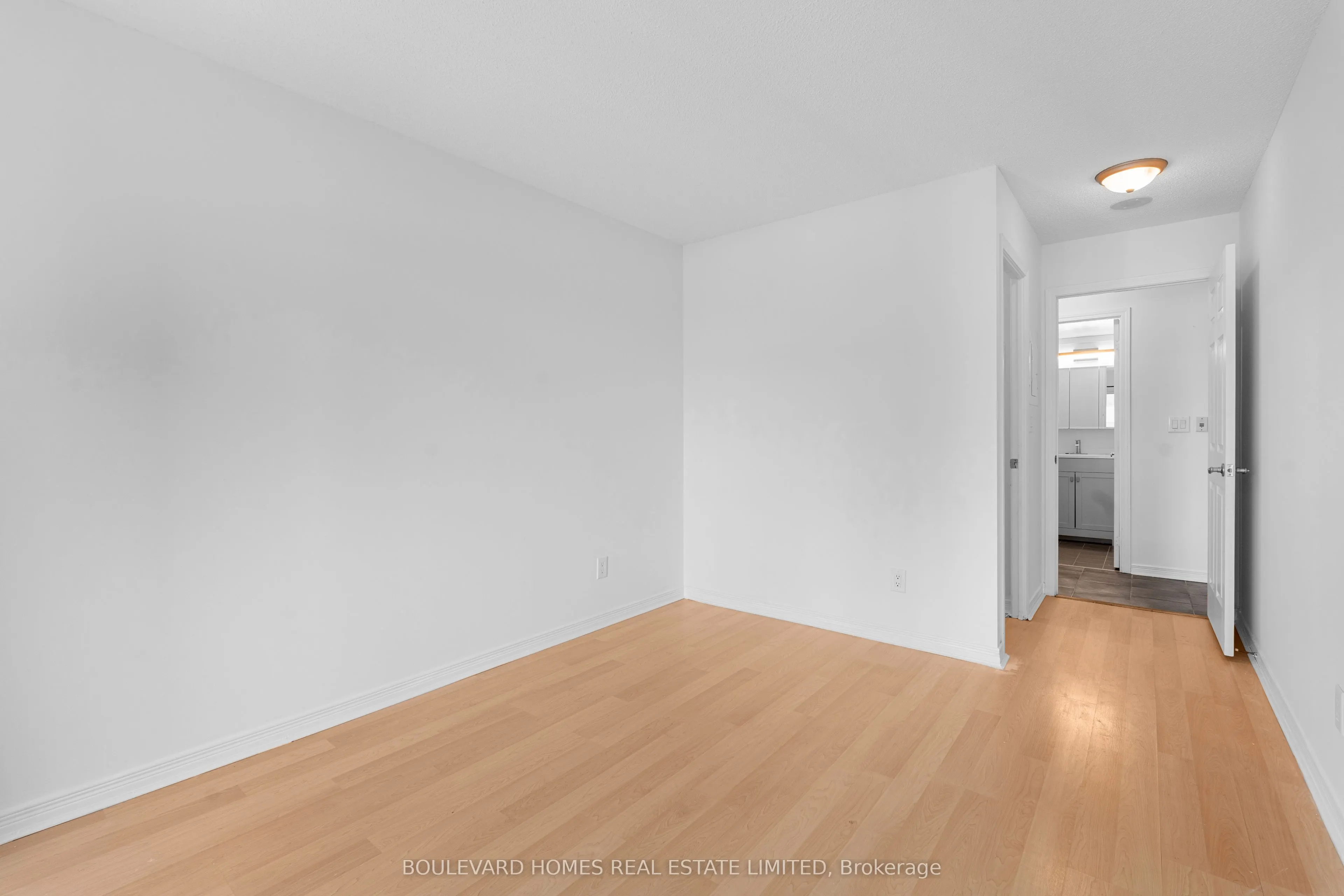 185 Oneida Crescent, #PH09