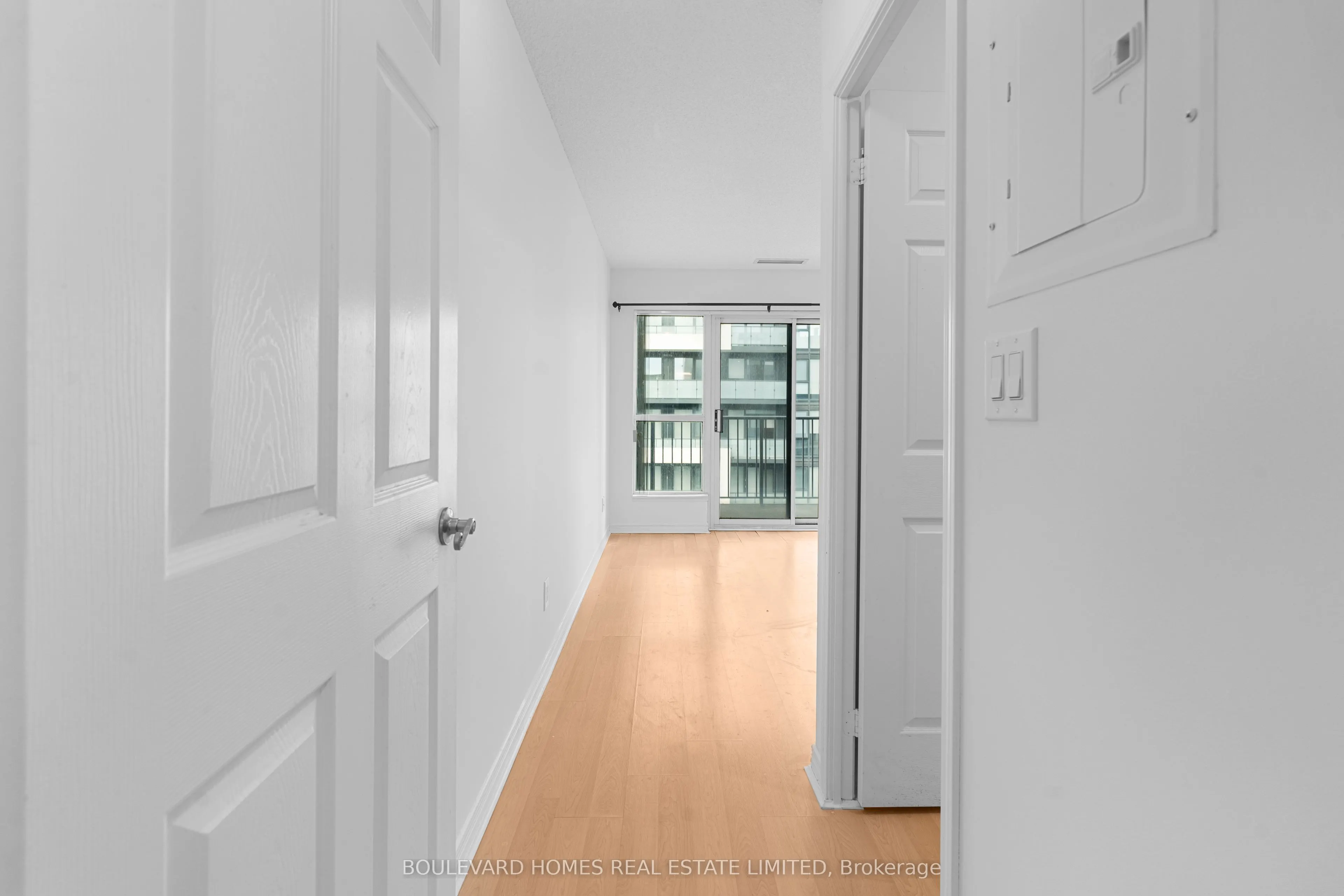 185 Oneida Crescent, #PH09