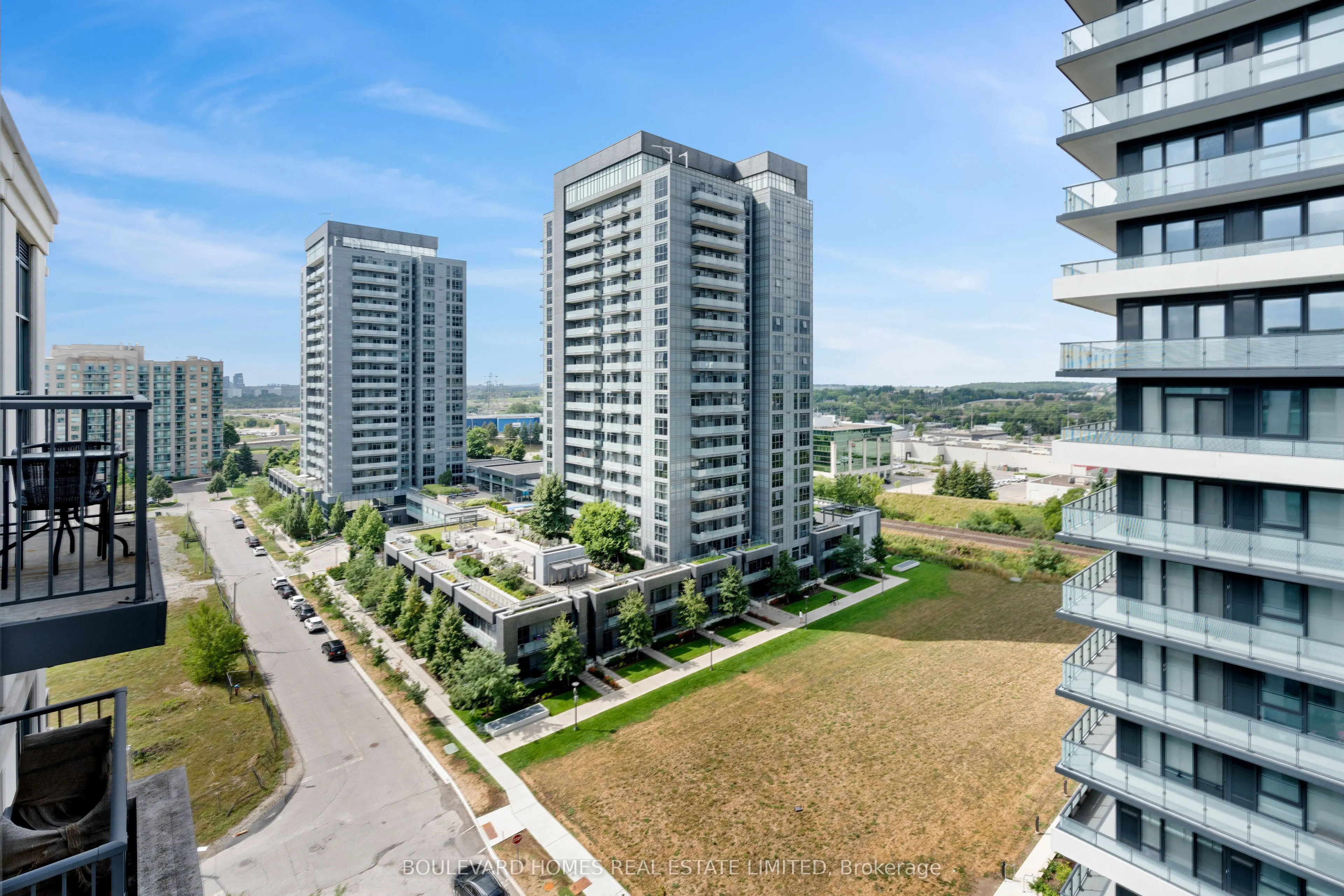 185 Oneida Crescent, #PH09