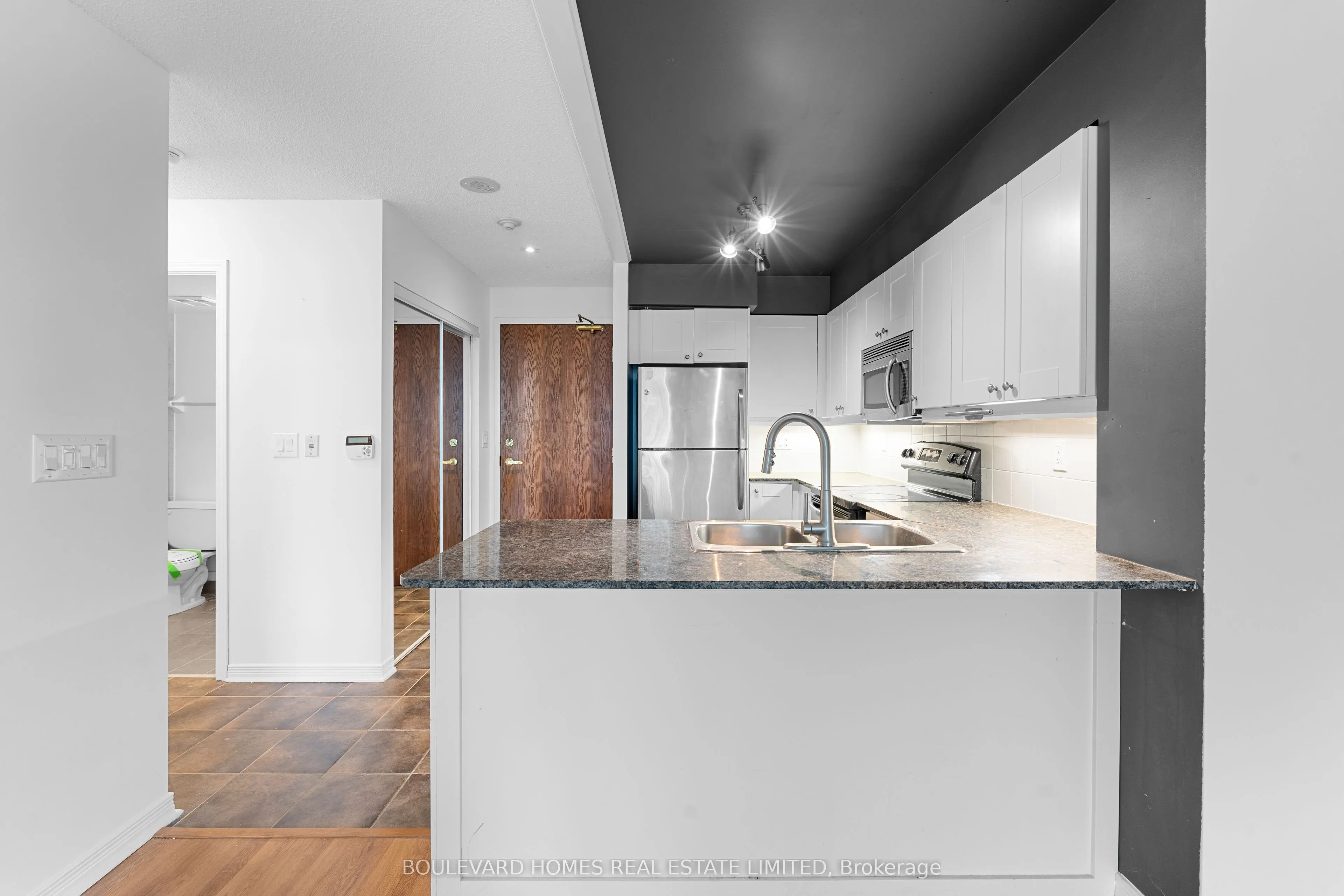 185 Oneida Crescent, #PH09