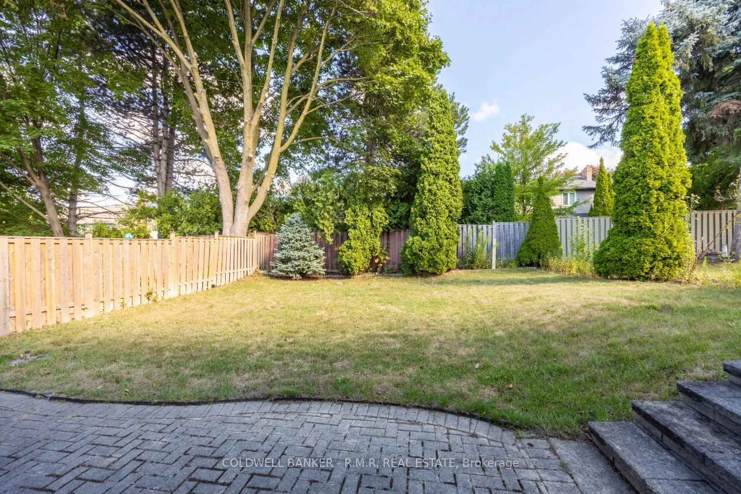 8 Aberfeldy Crescent