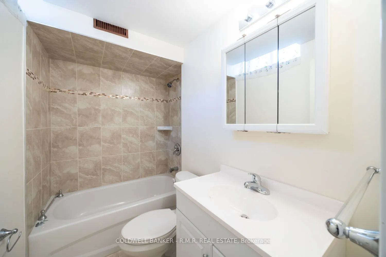 8 Aberfeldy Crescent