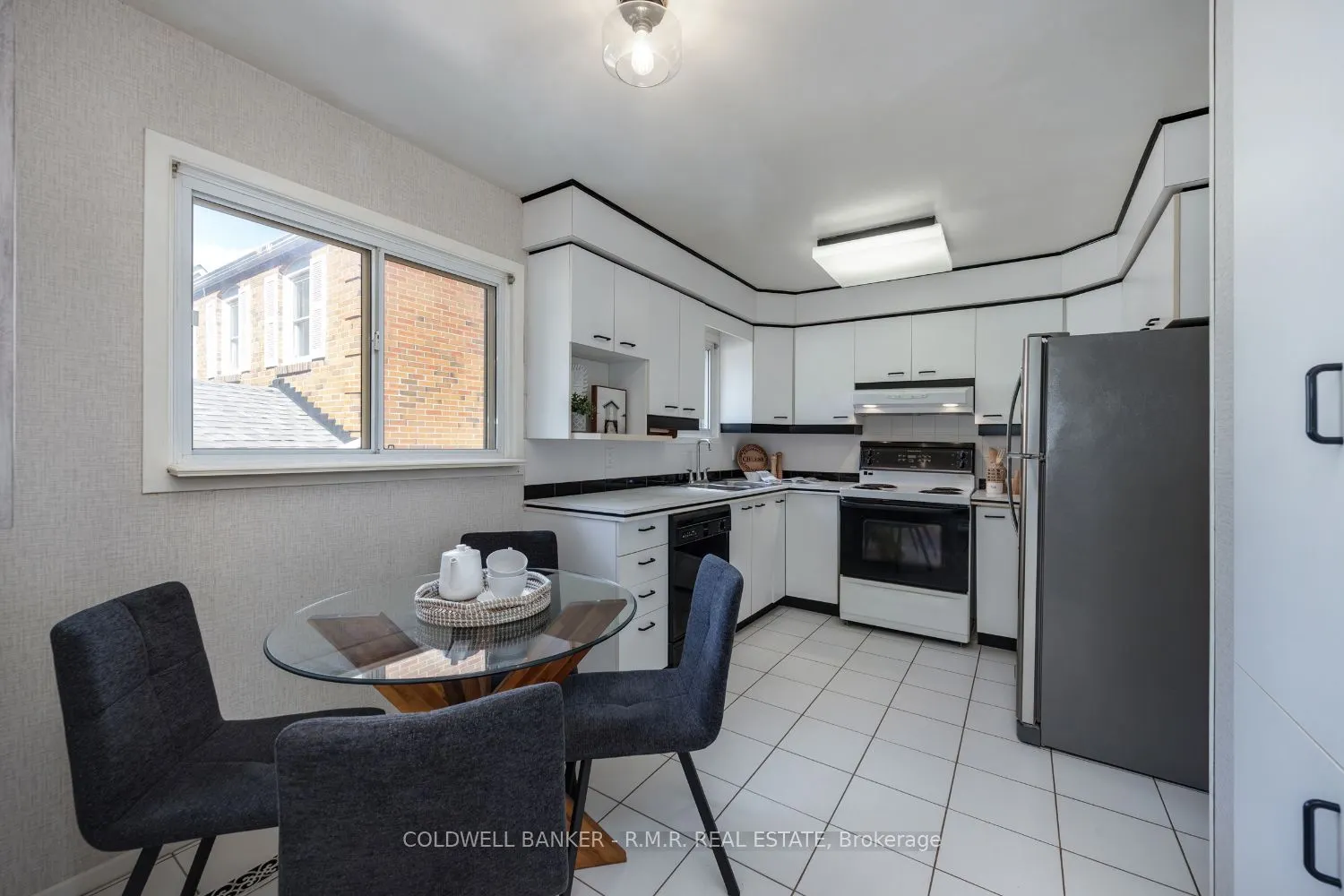 8 Aberfeldy Crescent