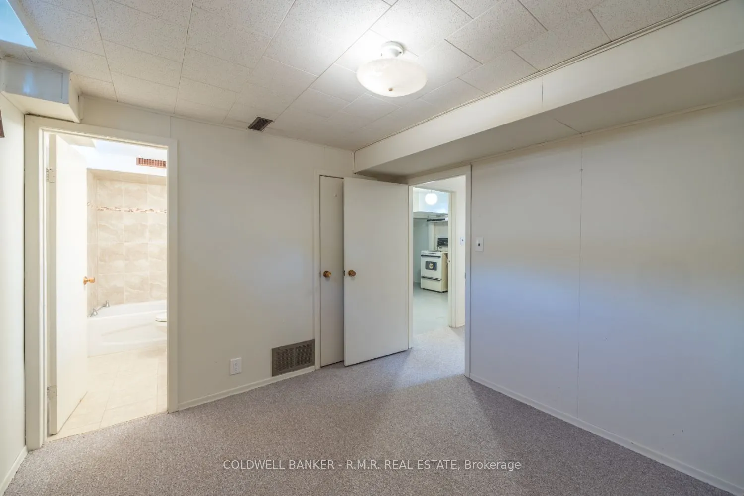 8 Aberfeldy Crescent