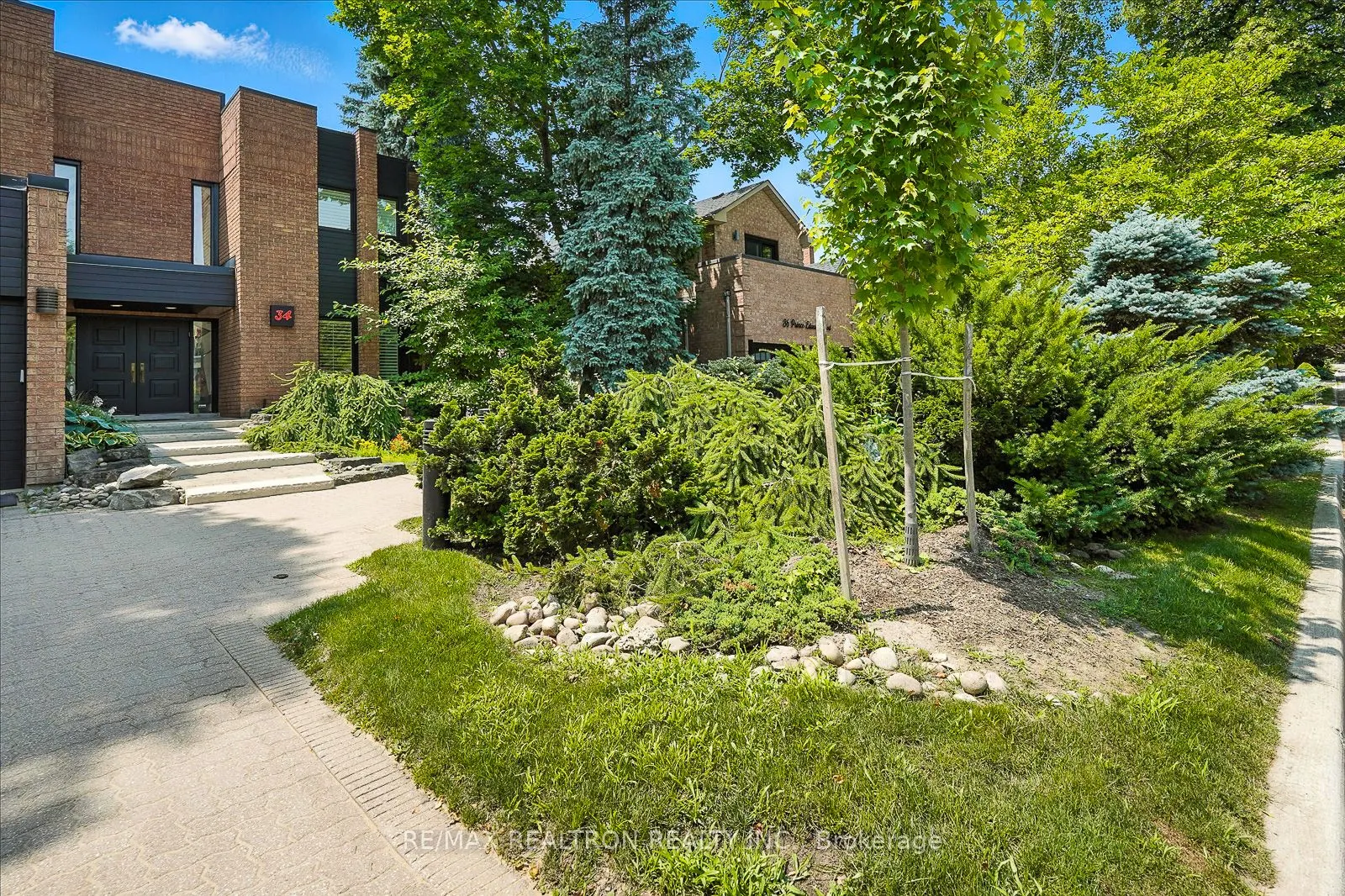34 Prince Edward Boulevard
