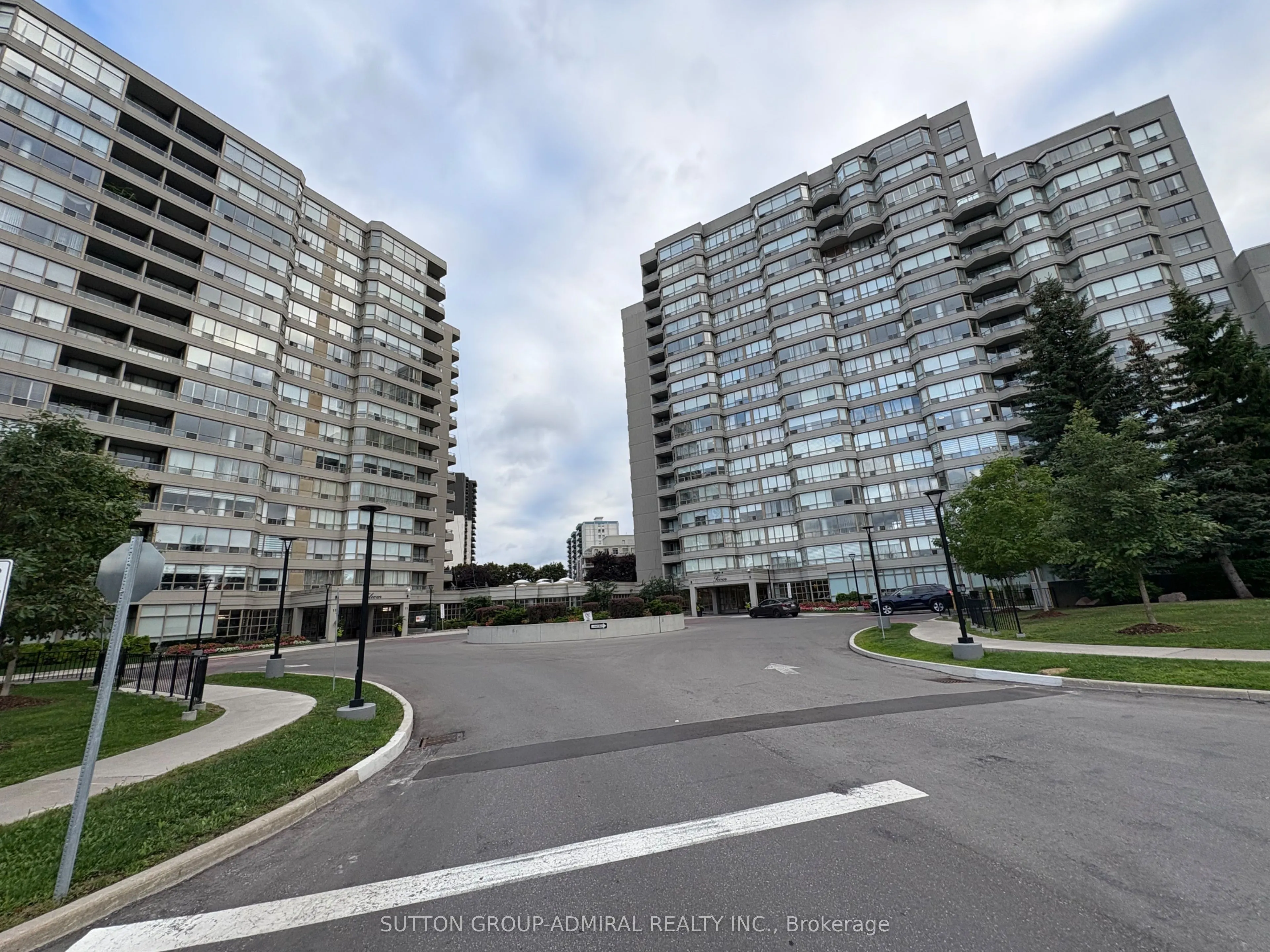 11 Townsgate Drive, #Ph04