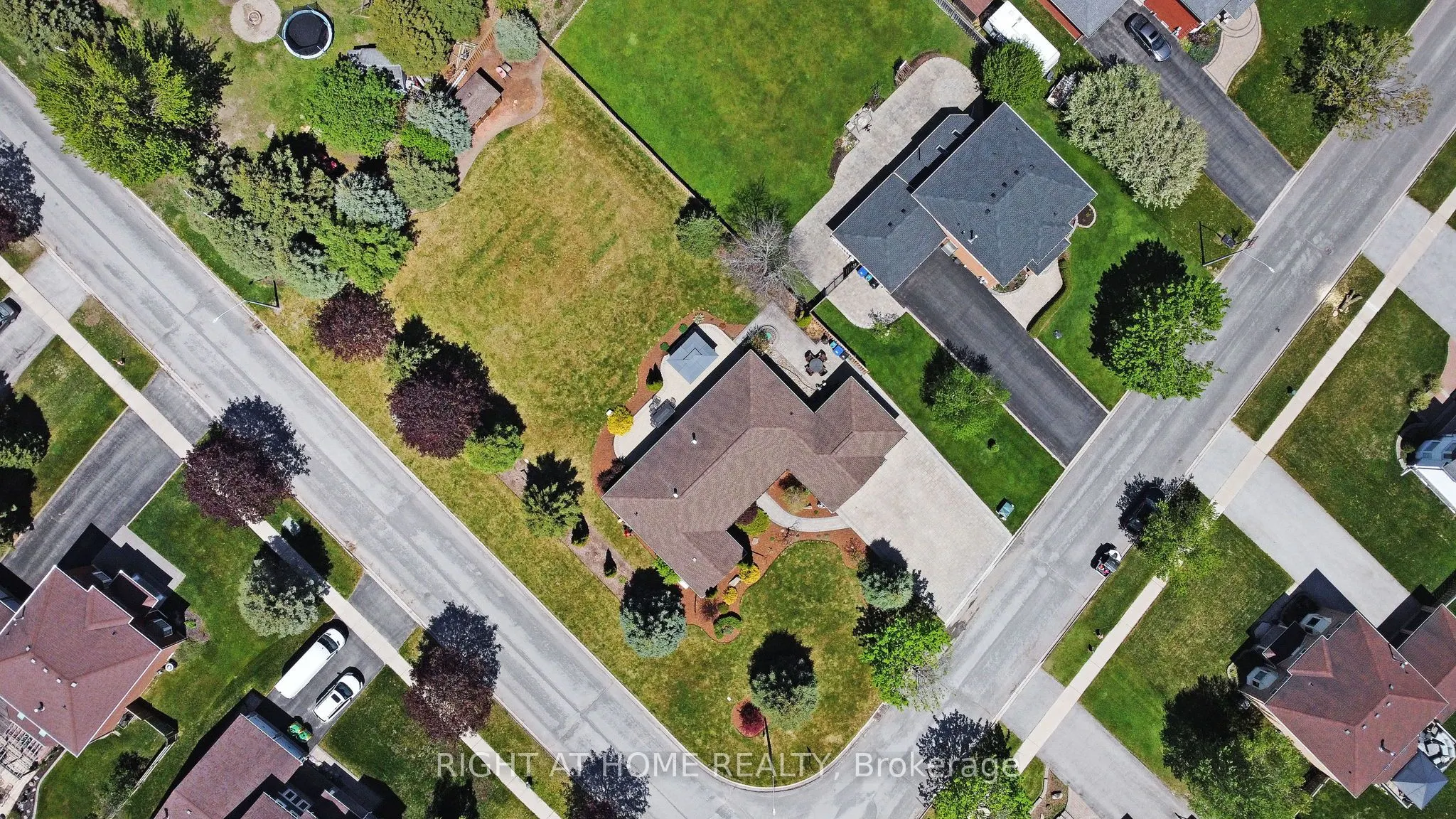 2706 Shering Crescent