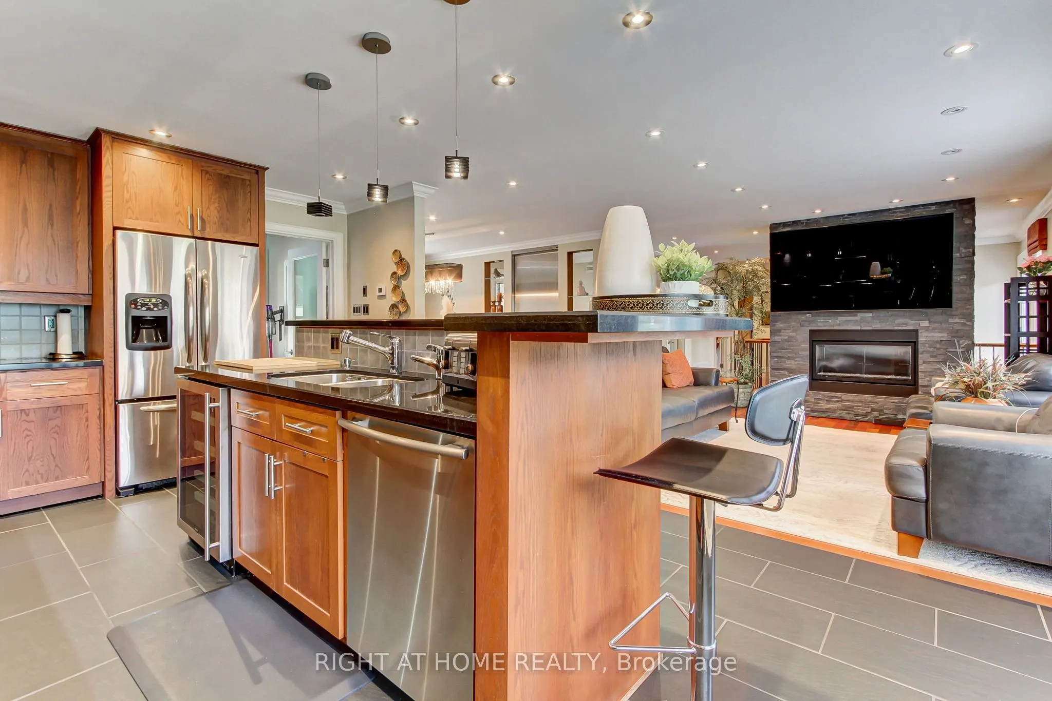 2706 Shering Crescent