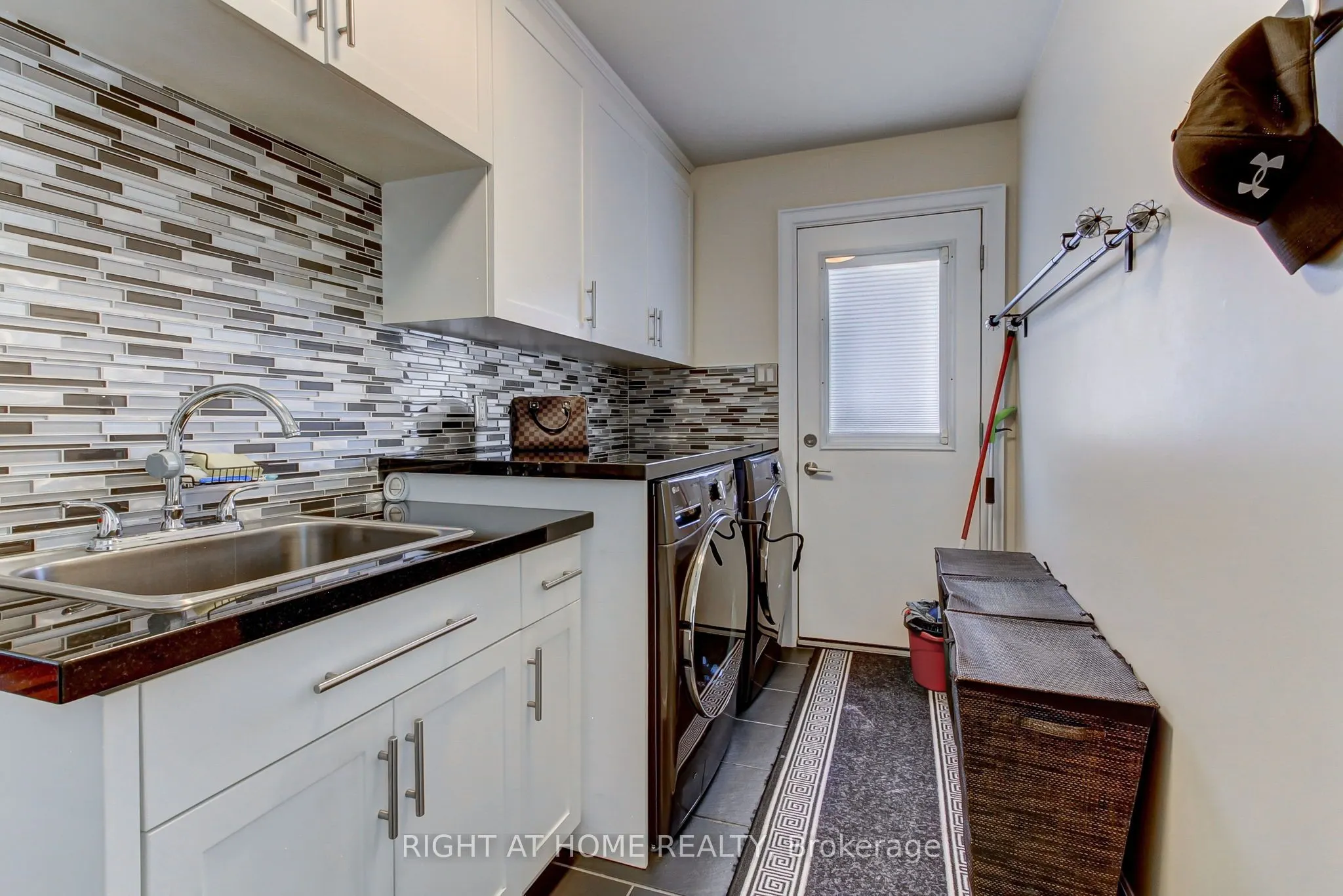2706 Shering Crescent