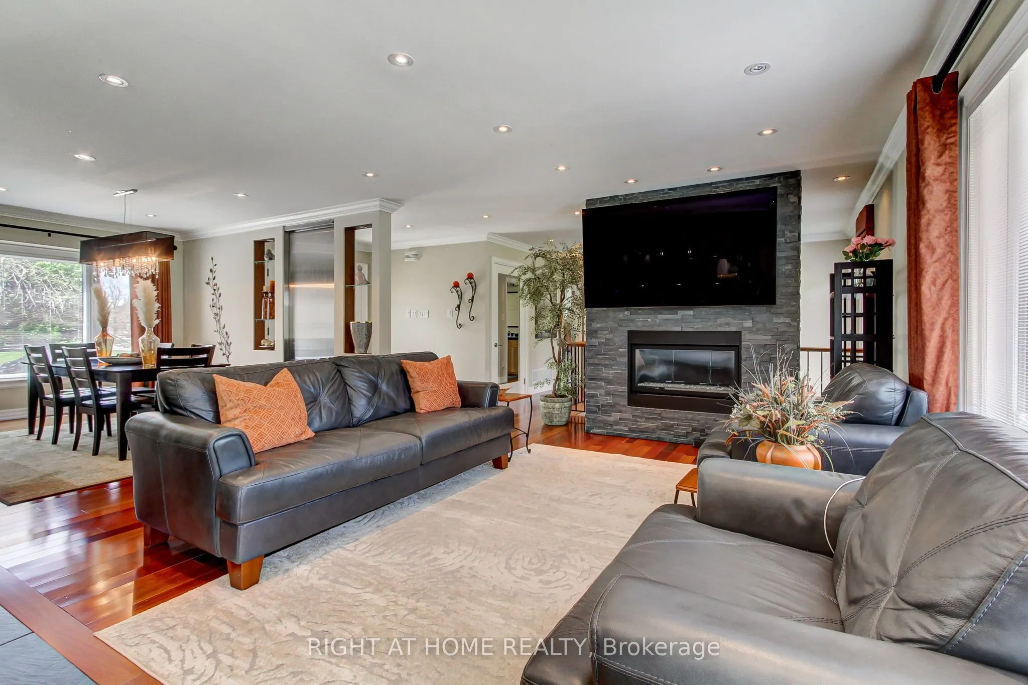 2706 Shering Crescent