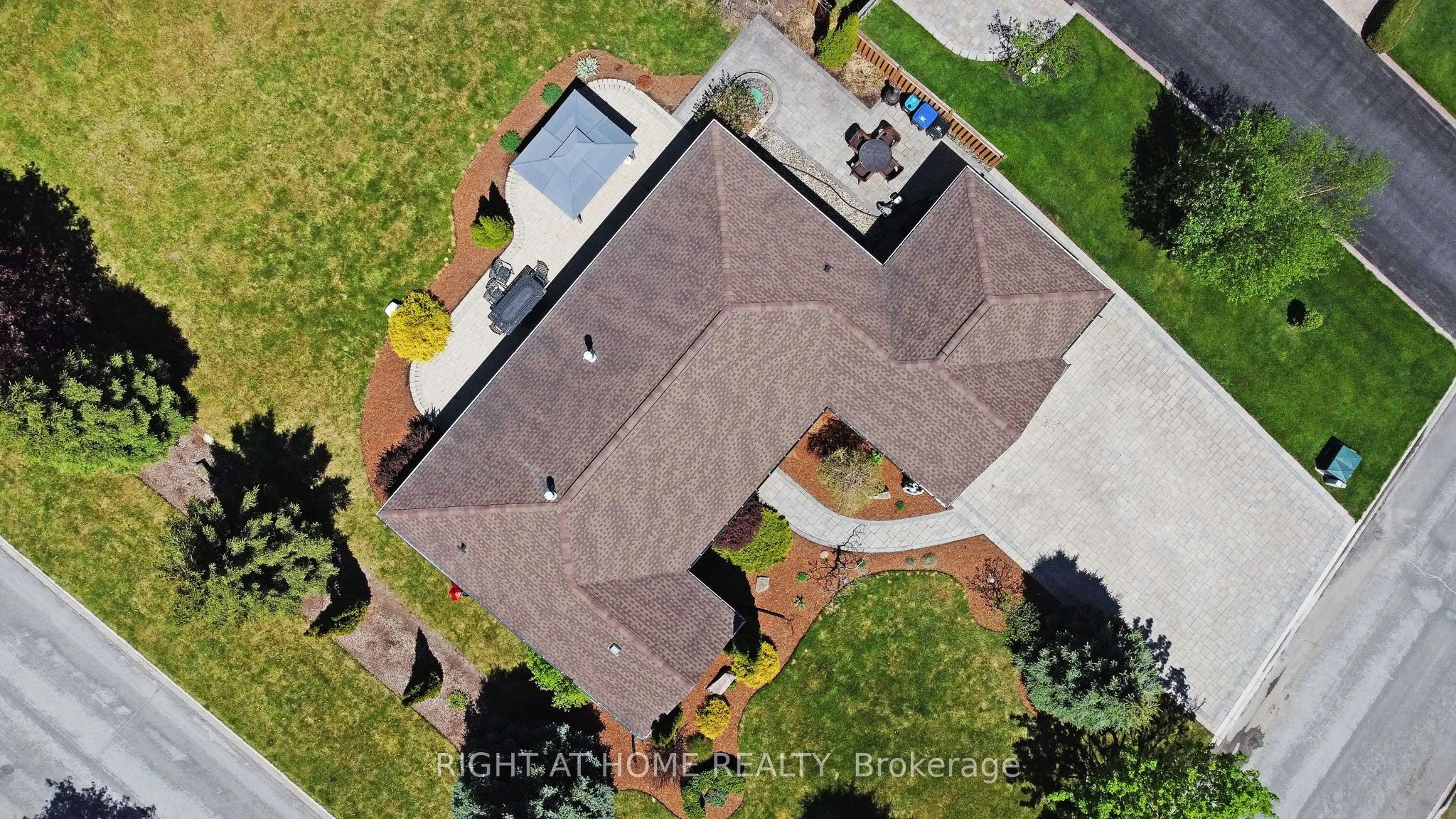 2706 Shering Crescent
