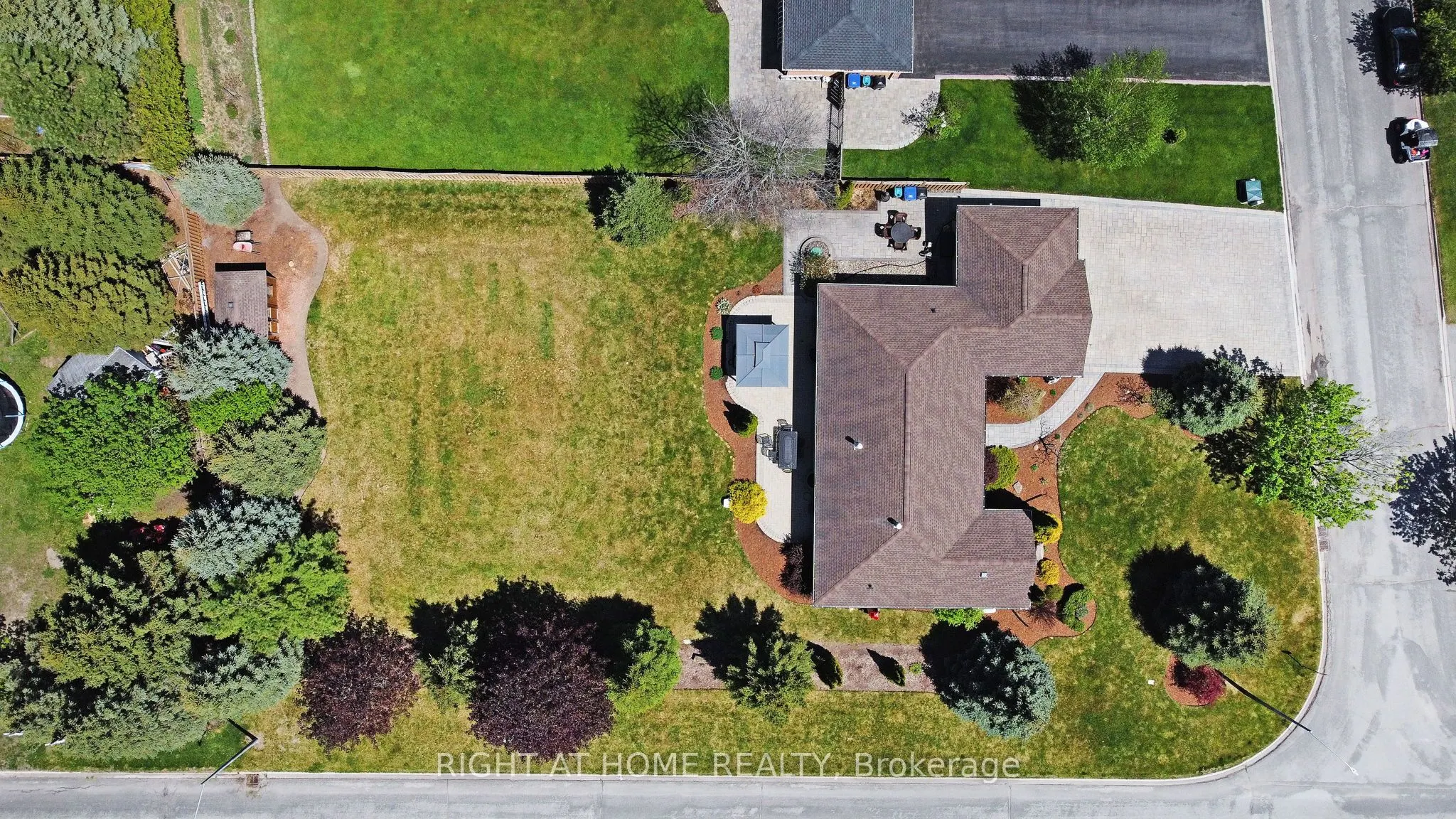 2706 Shering Crescent