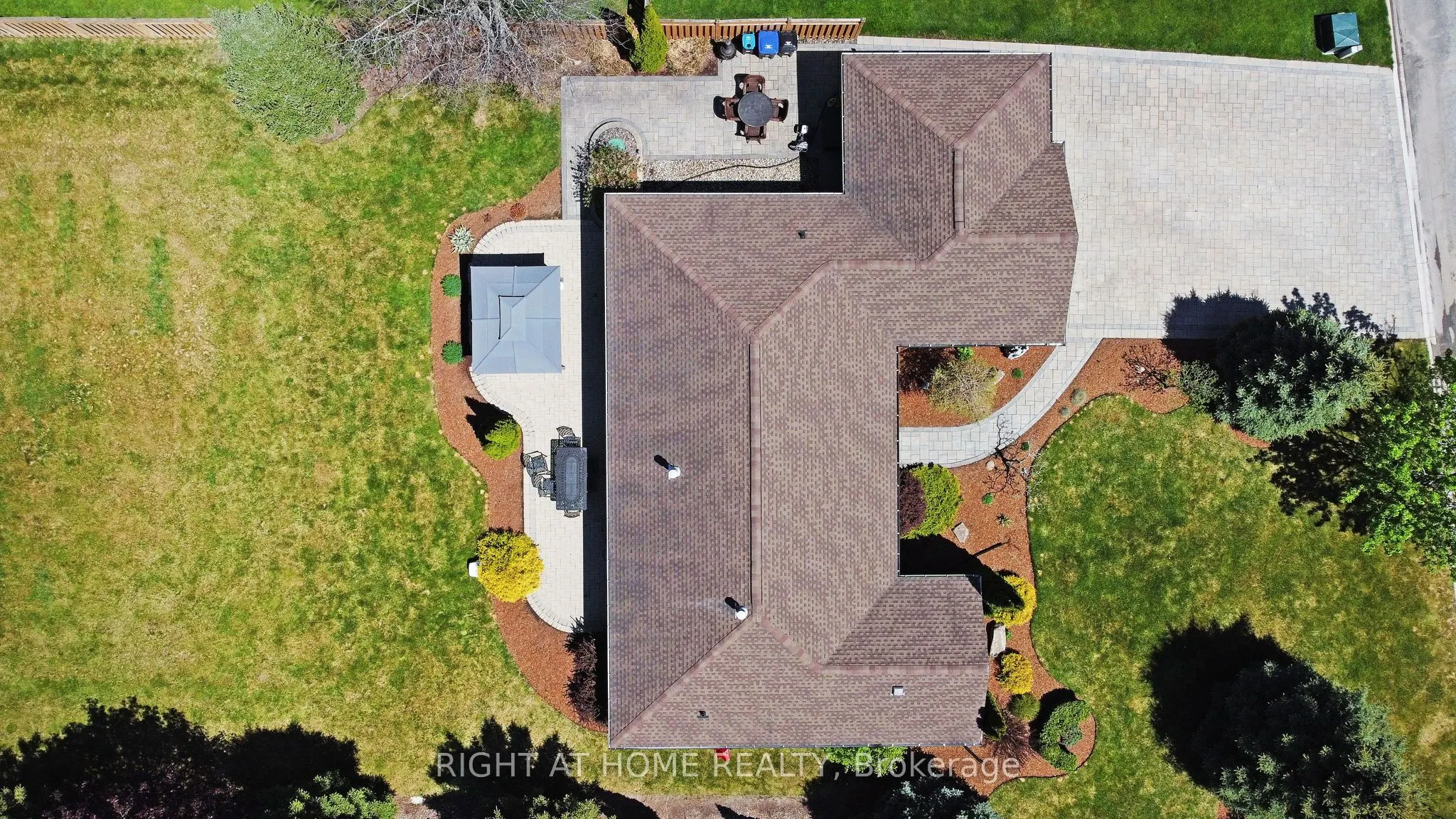 2706 Shering Crescent